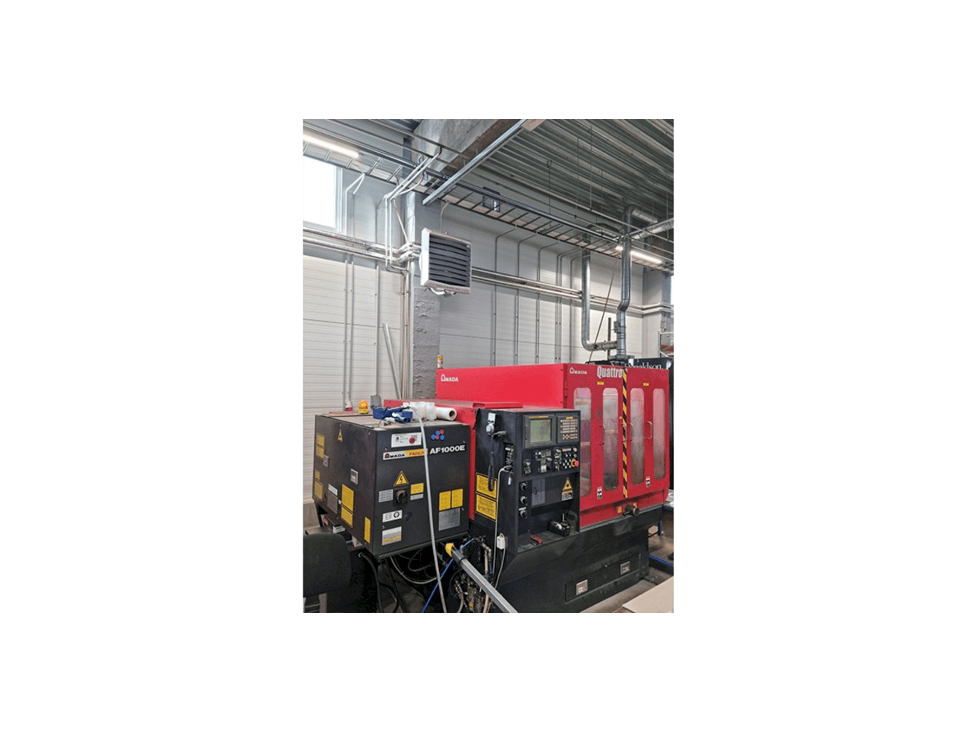 Koneen AMADA Quattro vasemman sivun näkymä