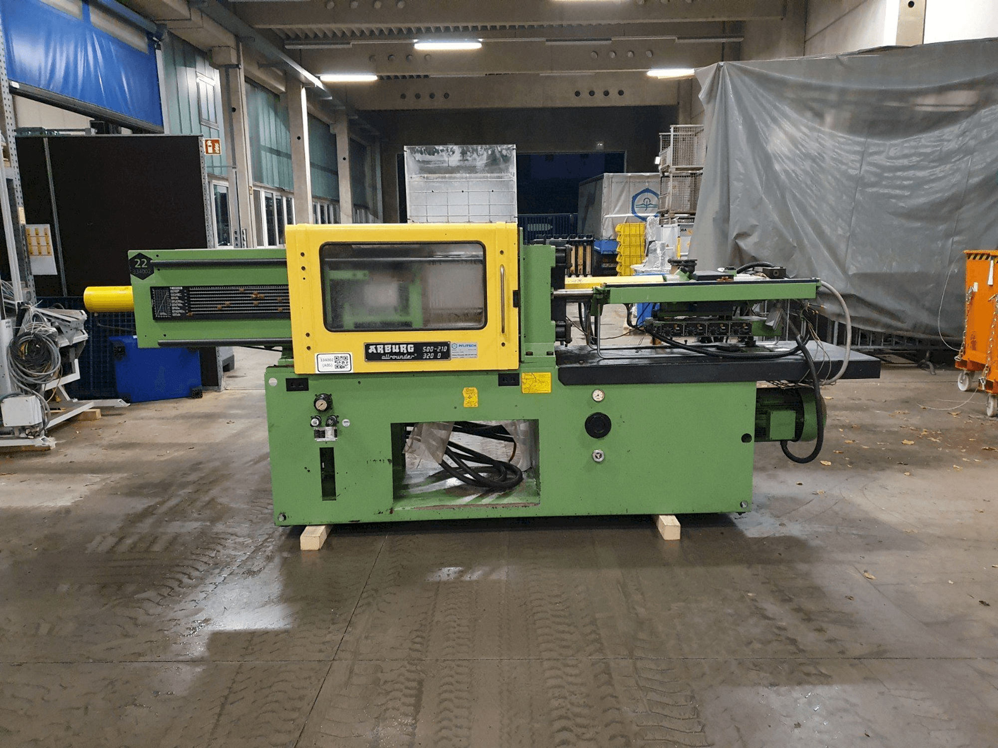 Koneen Arburg Allrounder 320 D 500-210 etunäkymä