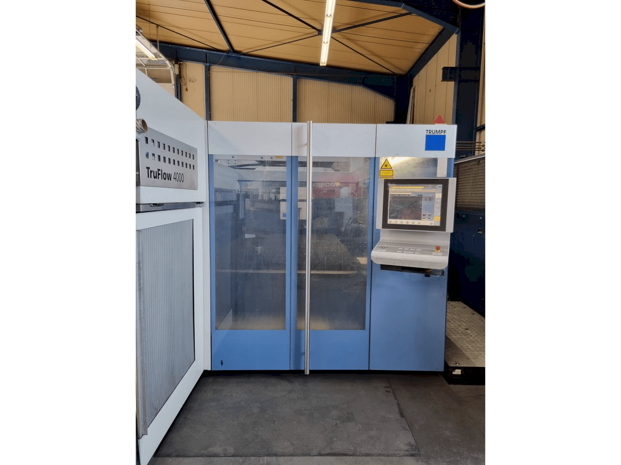 Koneen Trumpf TruLaser 3030 etunäkymä