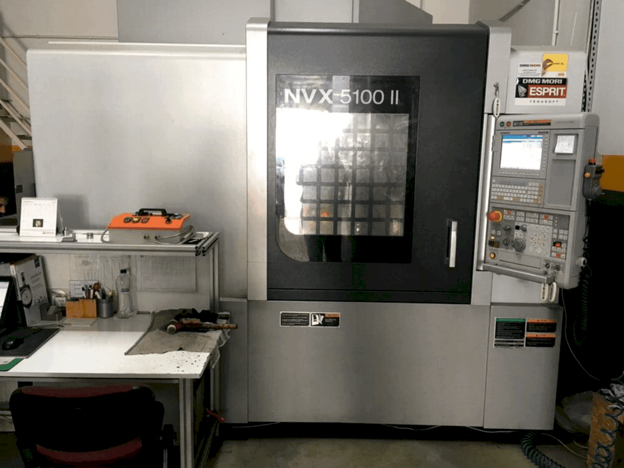 Koneen DMG Mori Seiki NVX-5100 II etunäkymä