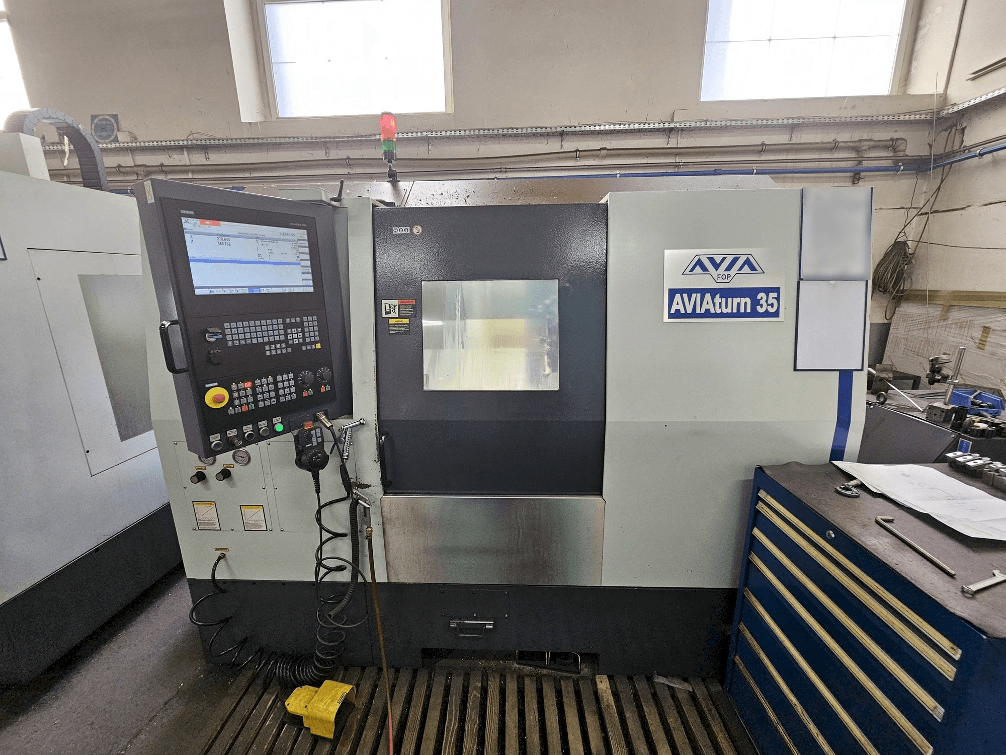 Koneen Avia AVIAturn 35 etunäkymä