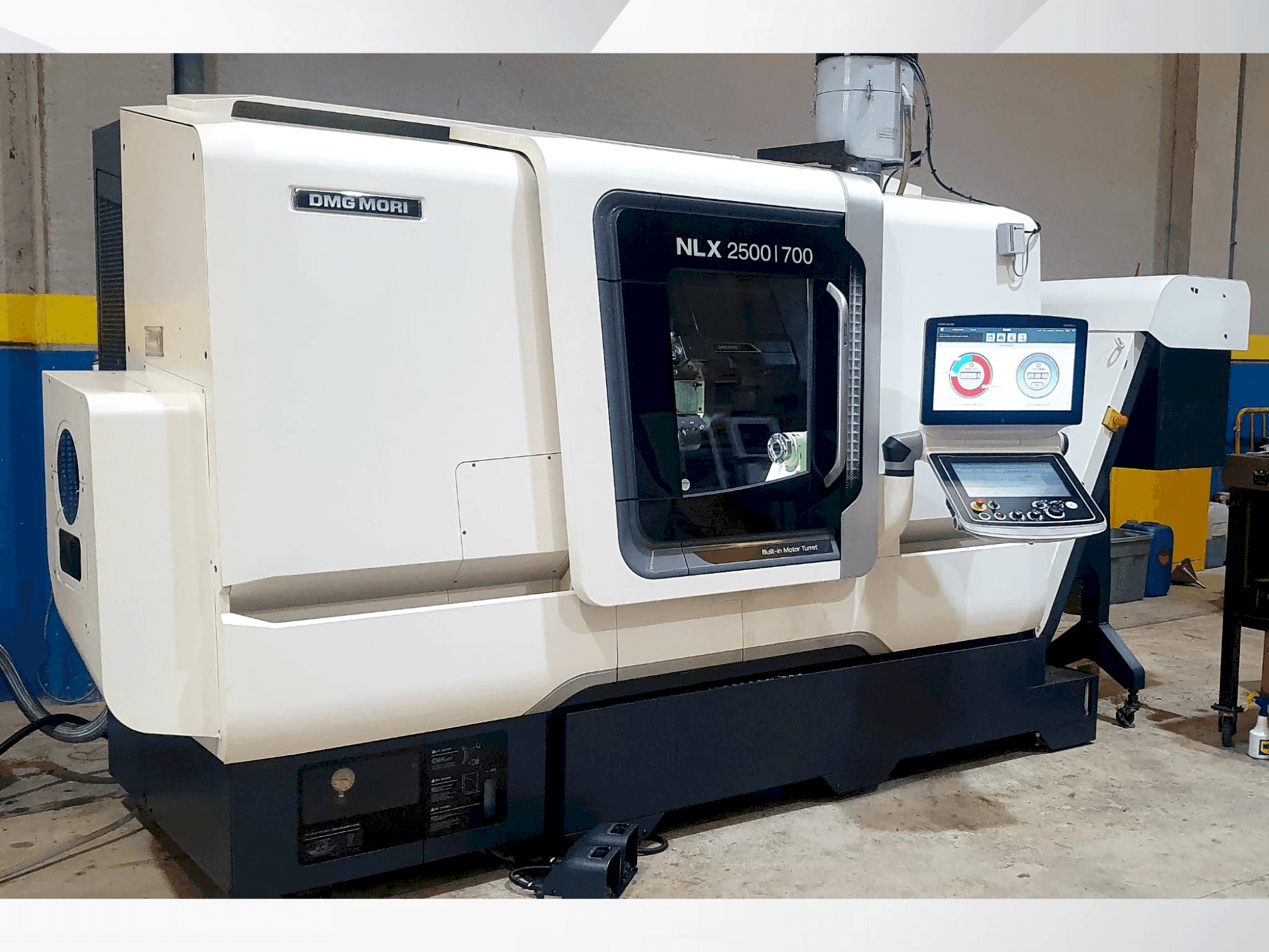 Koneen DMG MORI NLX2500Y/700 etunäkymä