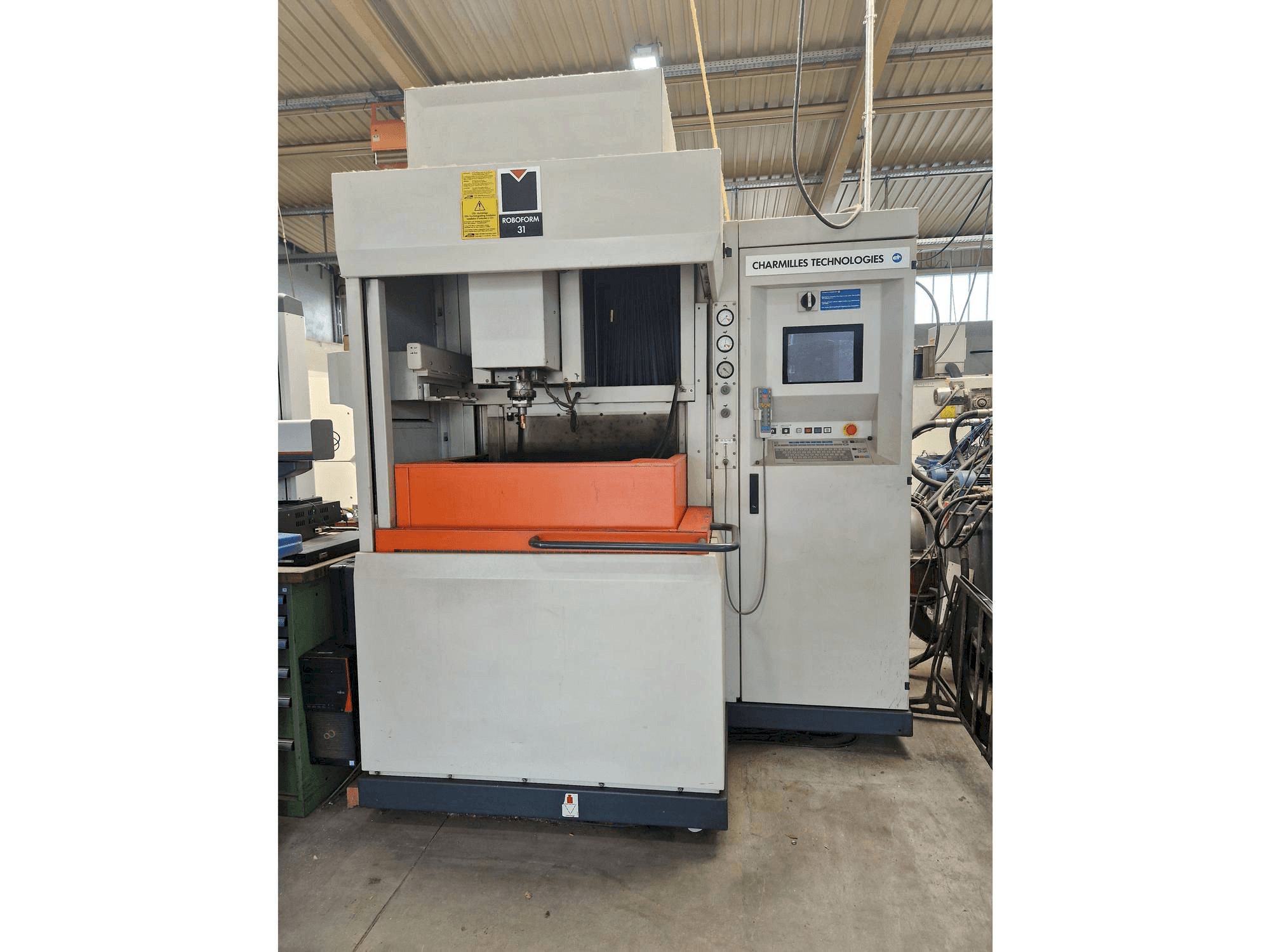 Koneen CHARMILLES Roboform 31 etunäkymä