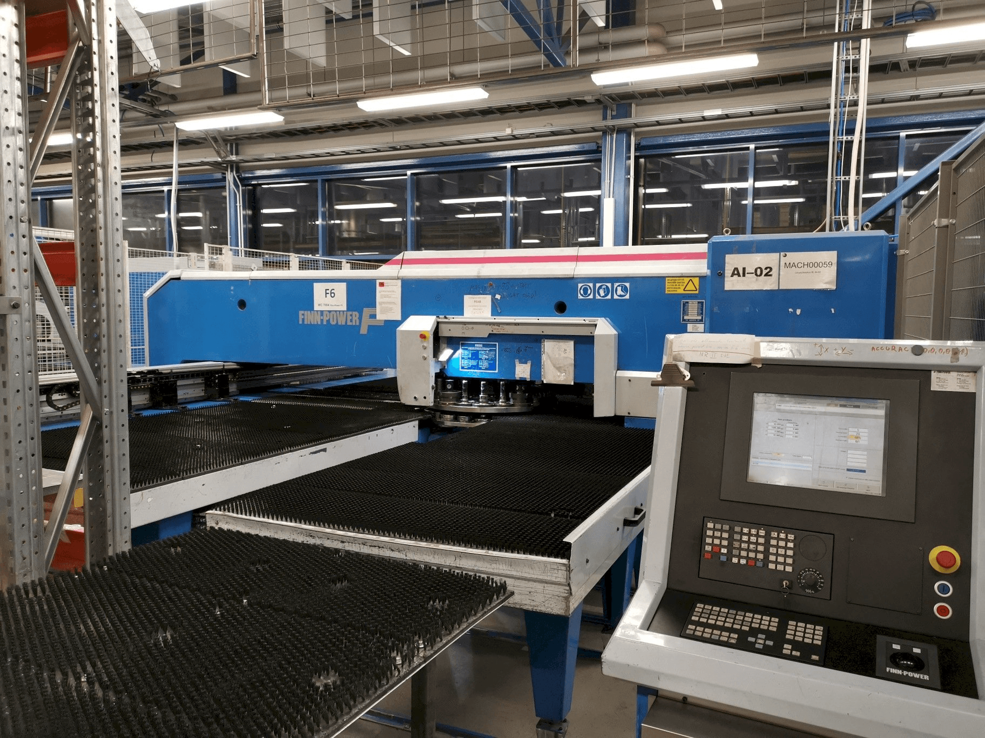 Koneen Finn-Power F6SU etunäkymä