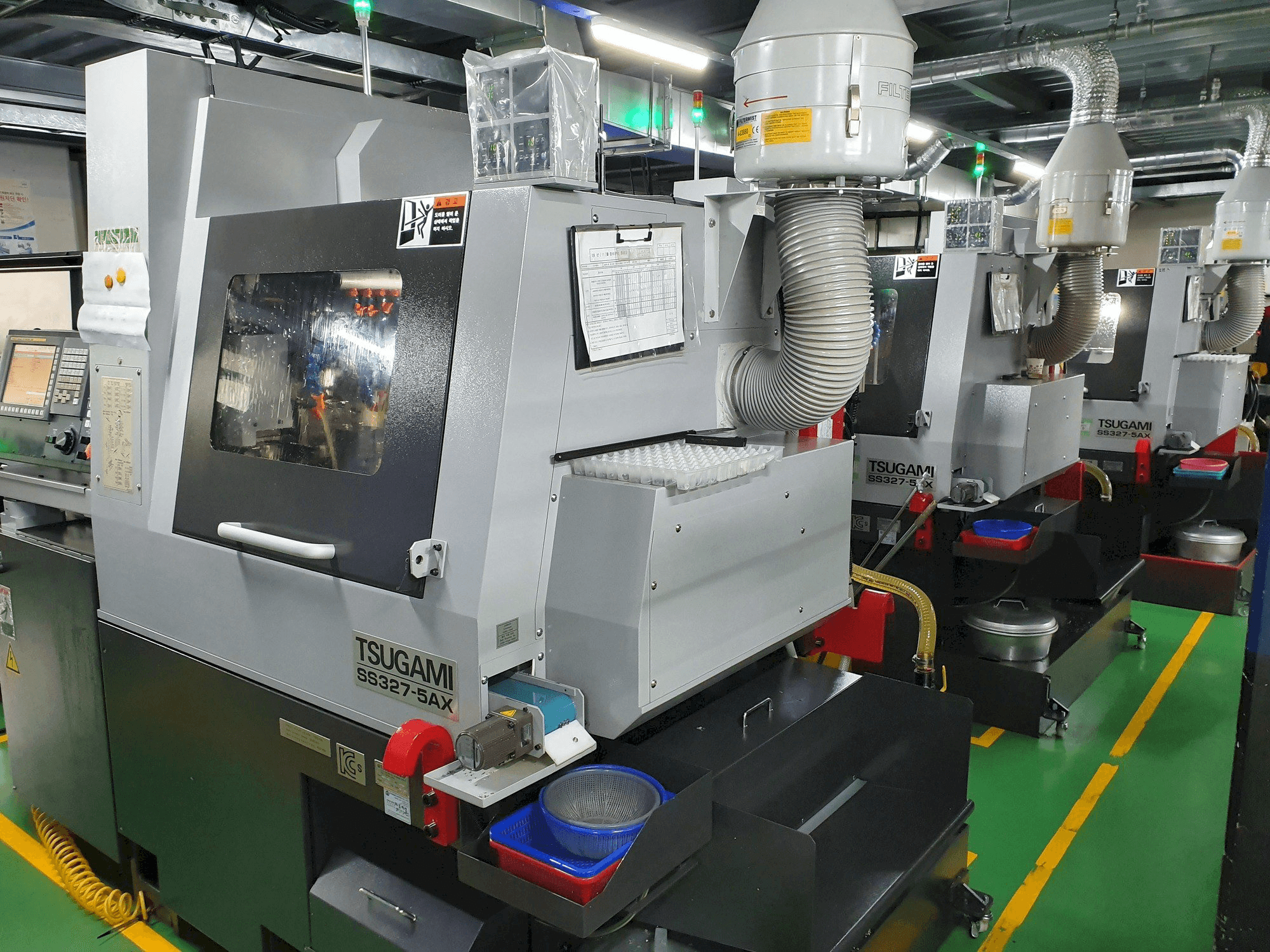 Koneen TSUGAMI SS327-5AX etunäkymä