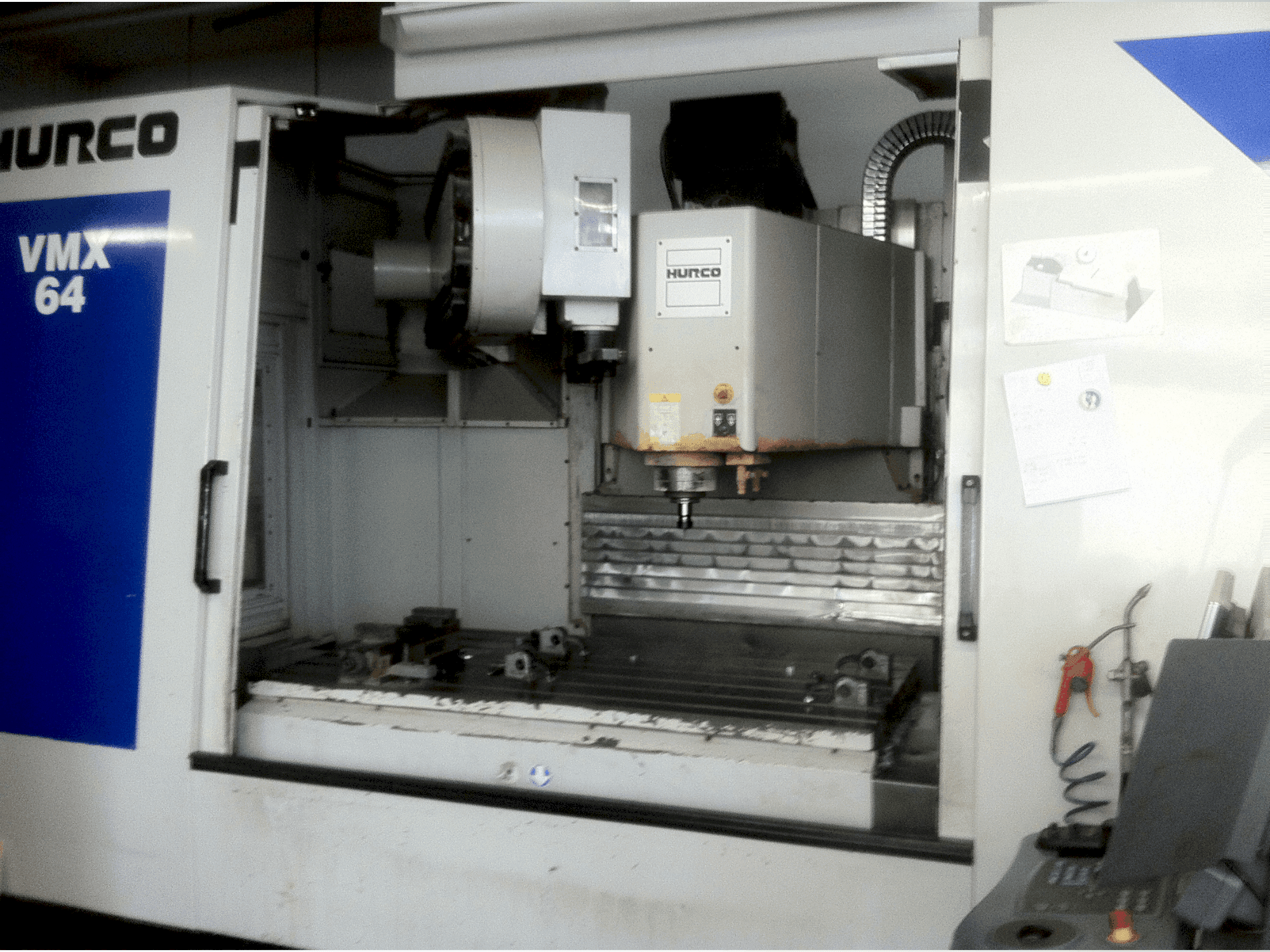 Koneen Hurco VMX 64/50T etunäkymä
