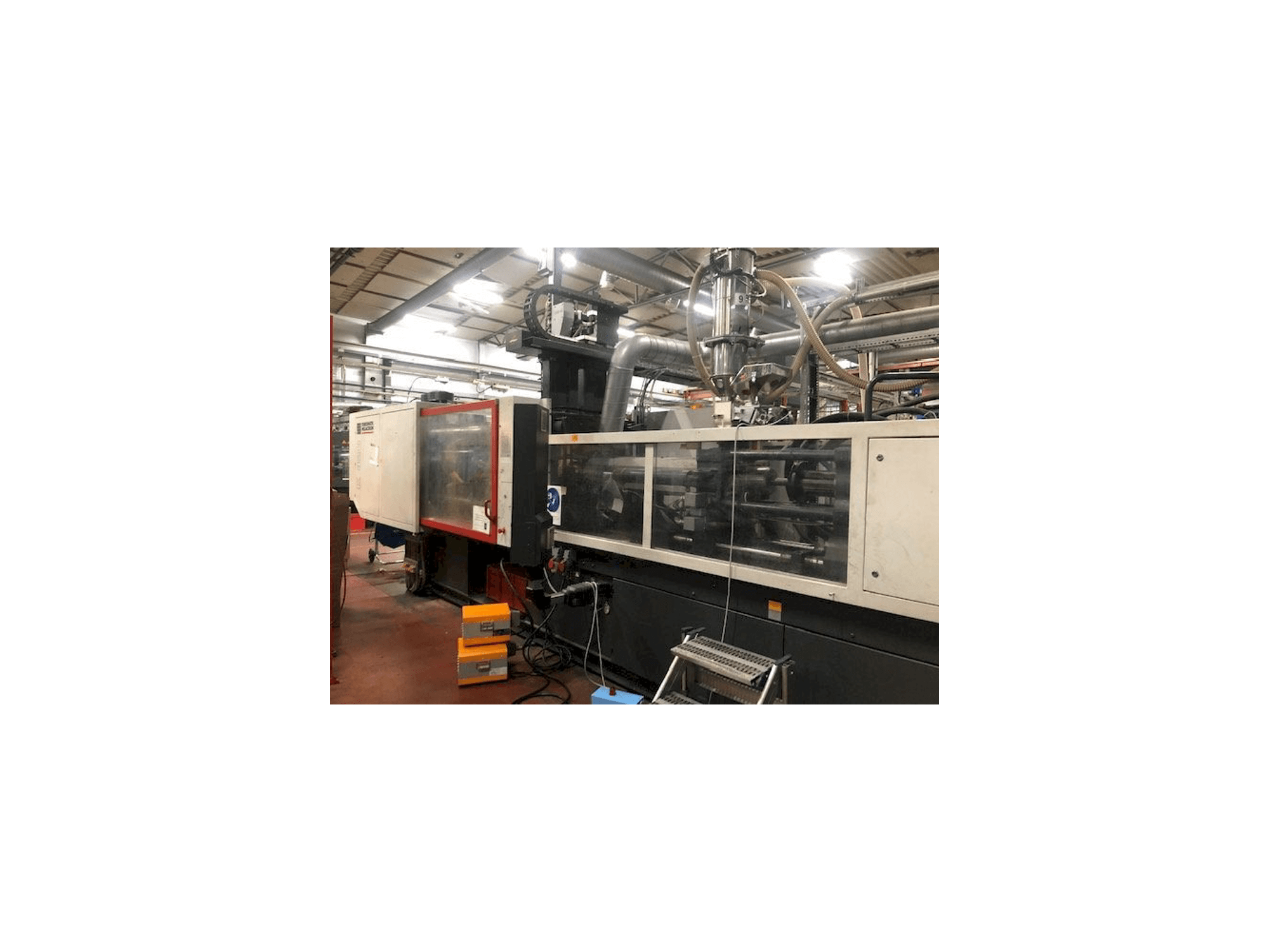 Koneen FERROMATIK MILACRON K320 etunäkymä