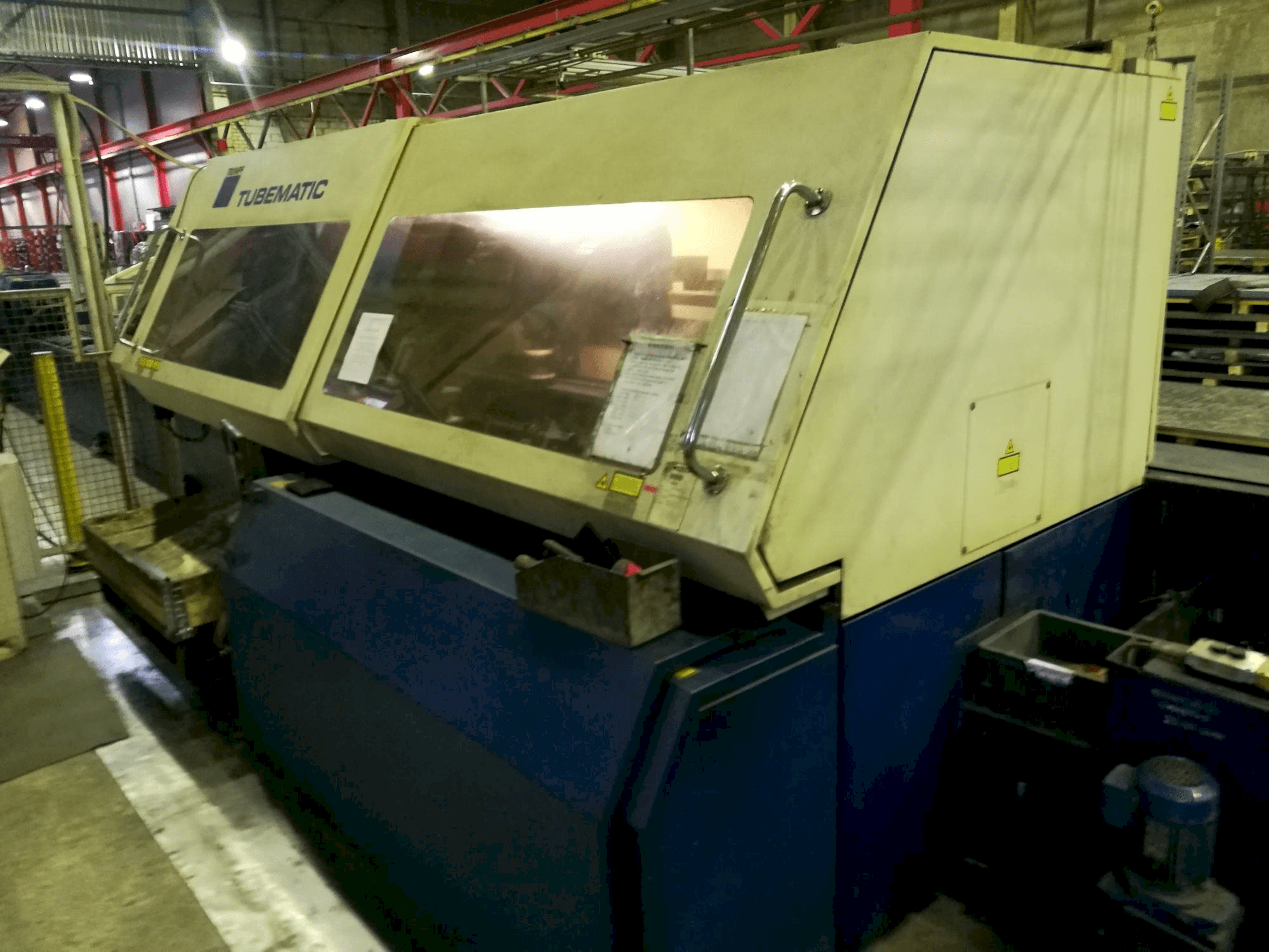 Koneen Trumpf Tubematic oikean sivun näkymä