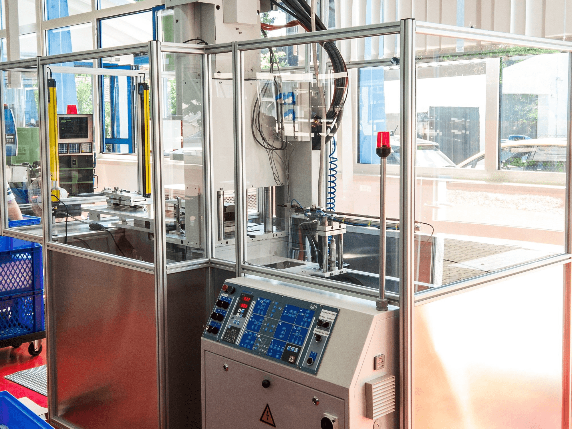 Koneen Battenfeld PLUS 250V50 etunäkymä