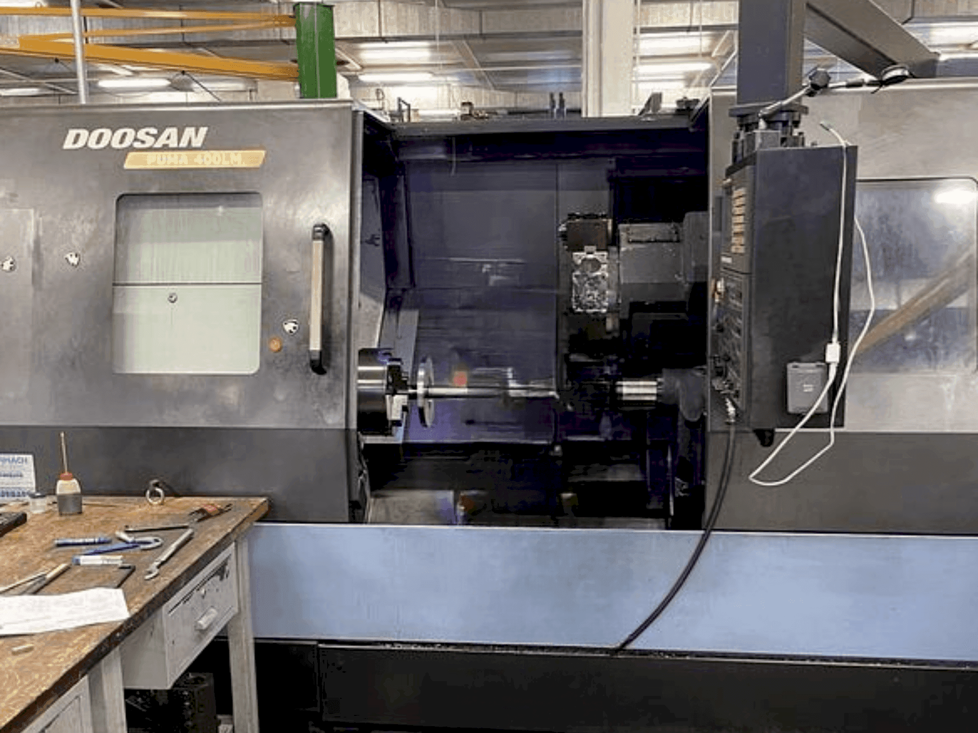 Koneen DOOSAN Puma 400 LMA etunäkymä