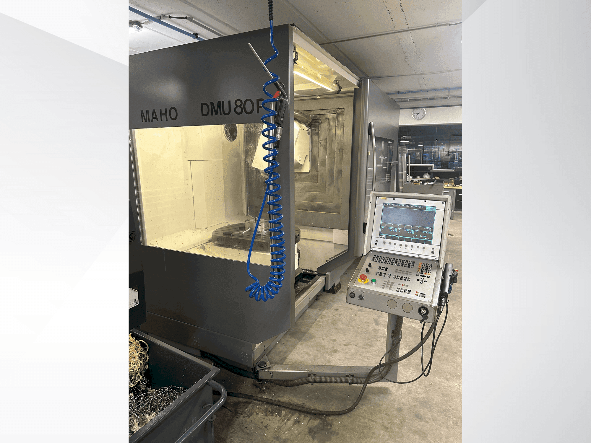 Koneen DECKEL MAHO DMU 80P etunäkymä