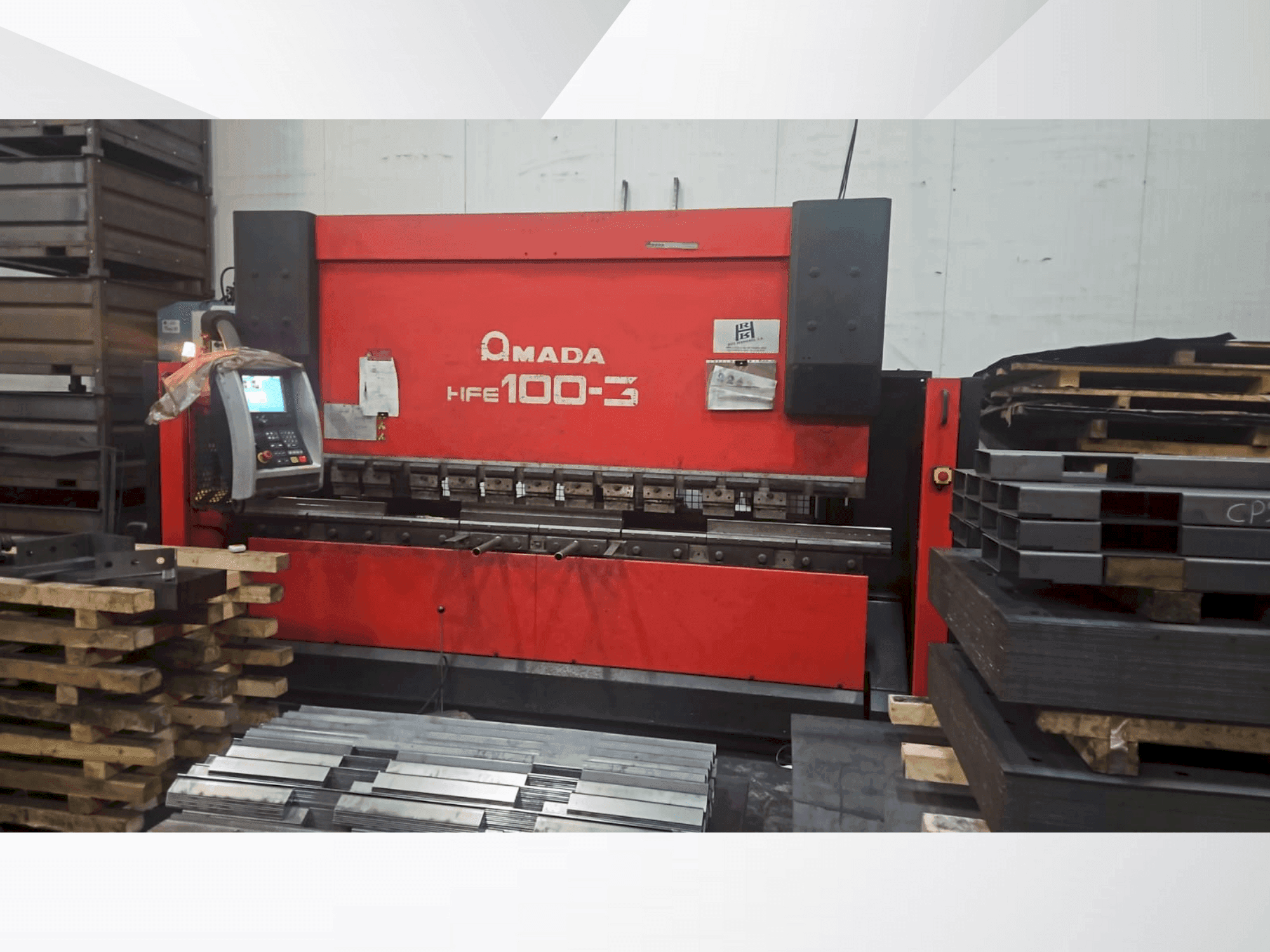 Koneen AMADA HFE 100-3 etunäkymä