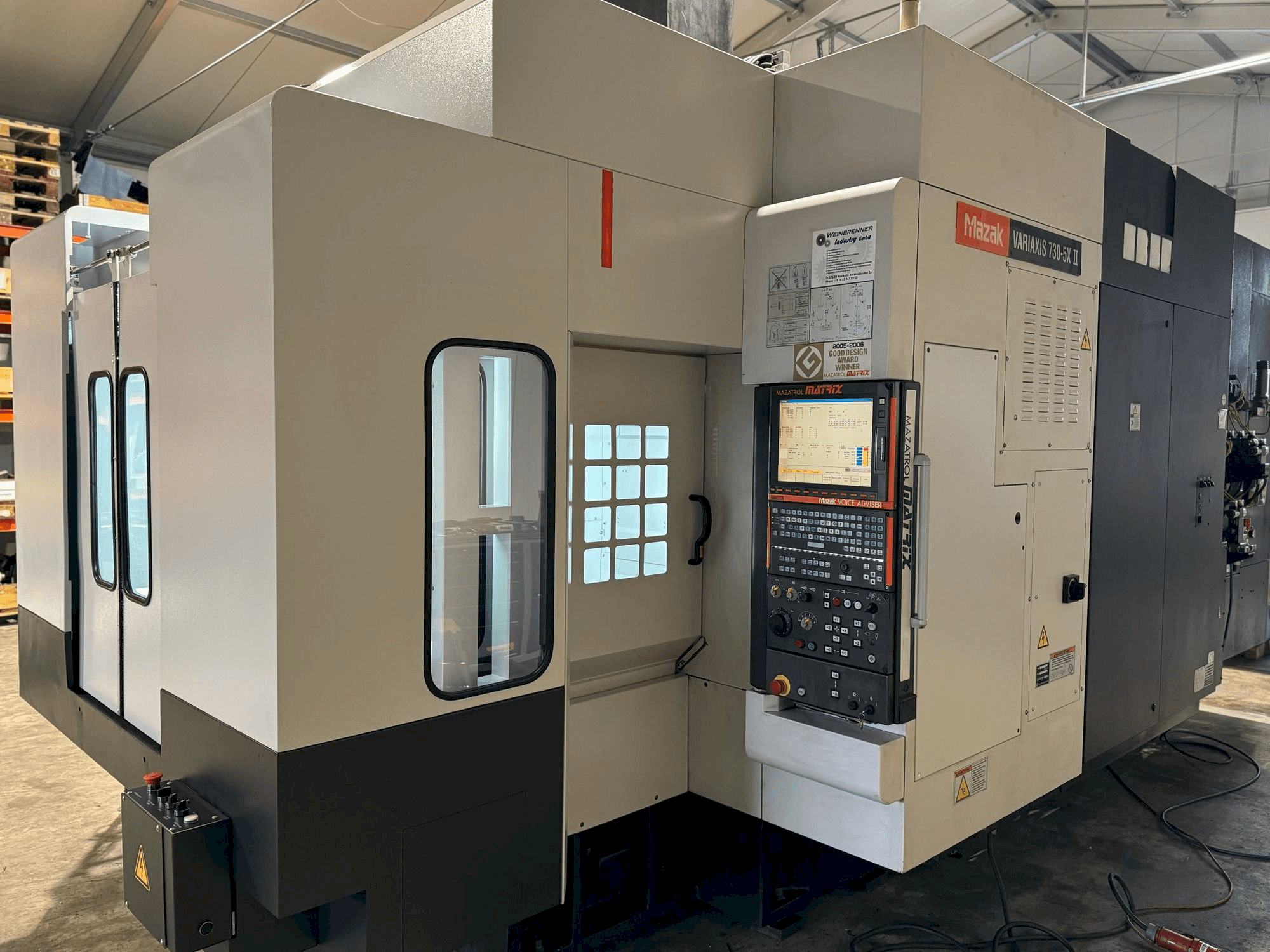 Koneen Mazak Variaxis 730-5X II etunäkymä