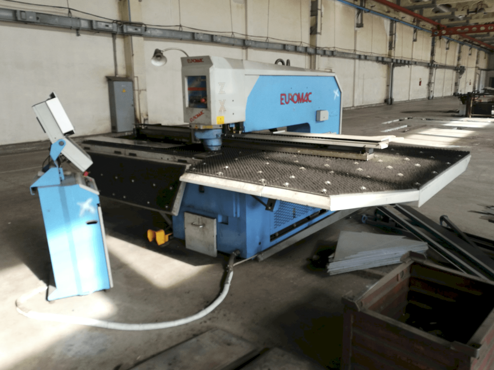 Koneen Euromac oikea näkymä ZX 1250/30