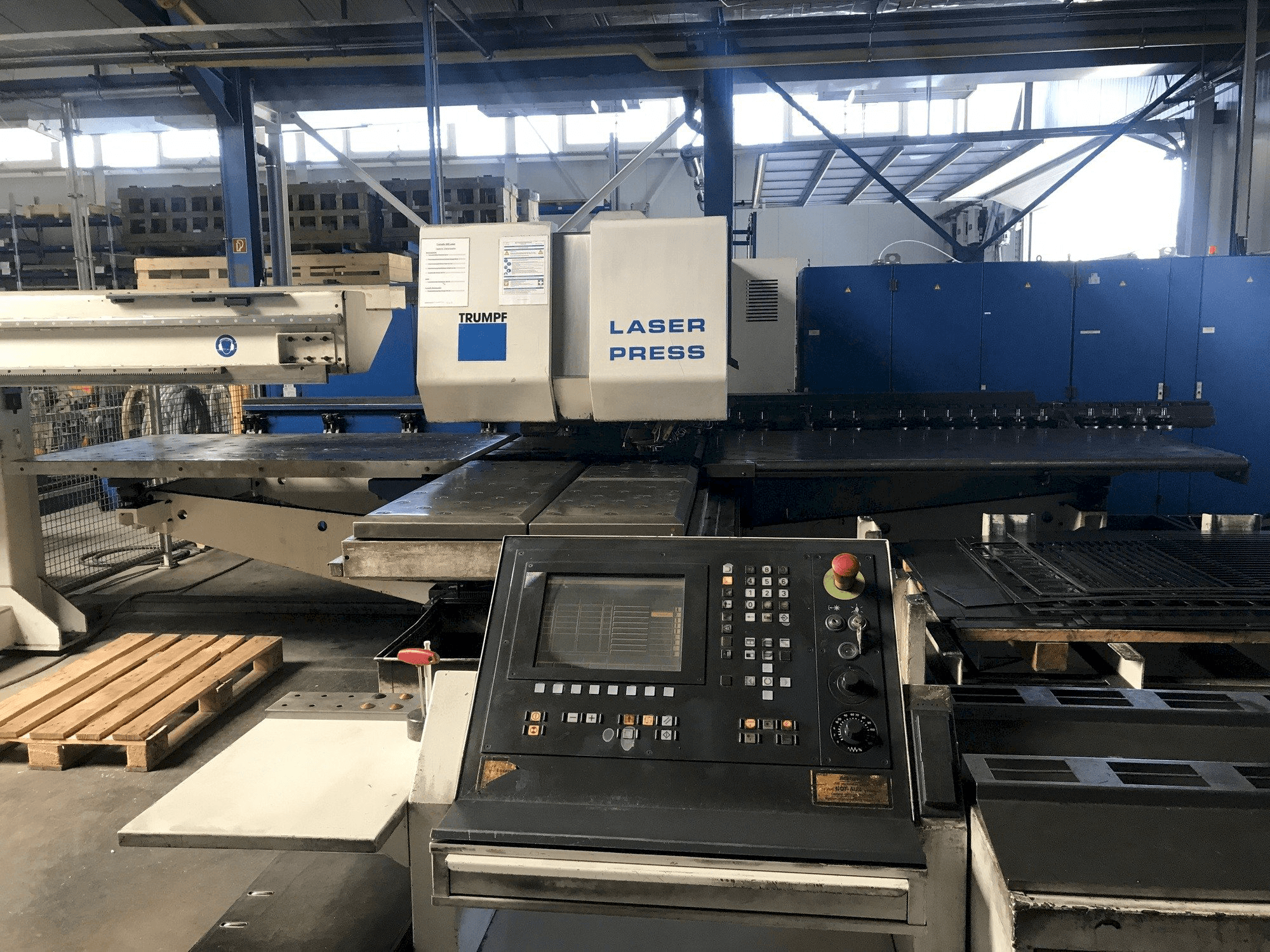 Koneen Trumpf Trumatic 600L etunäkymä