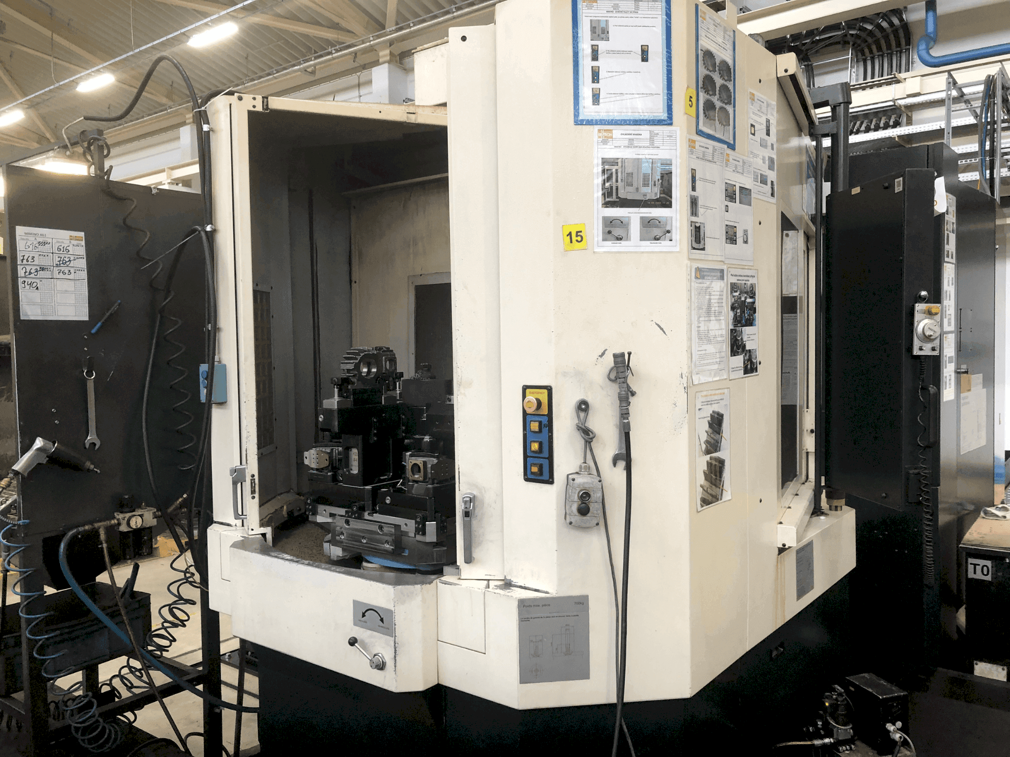 Koneen Makino a61-5XR etunäkymä