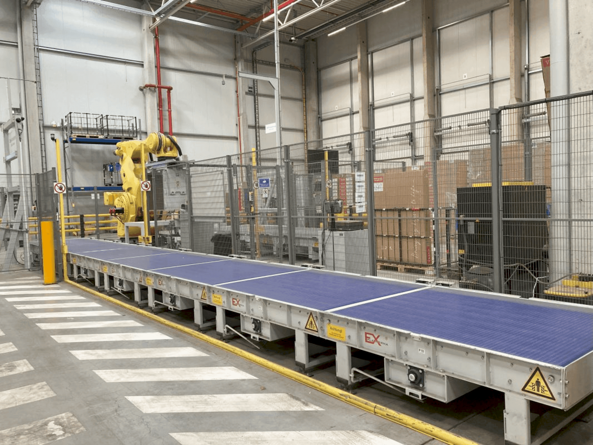 Koneen FANUC M-2000iA/1700L etunäkymä