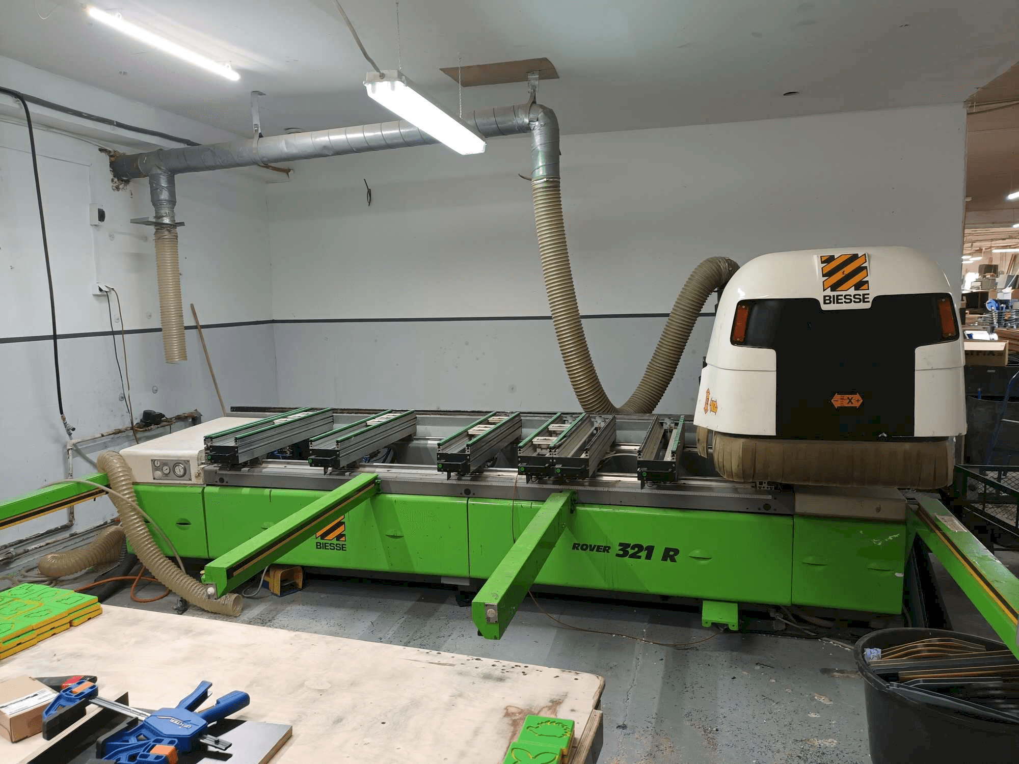 Koneen BIESSE Rover 321R etunäkymä