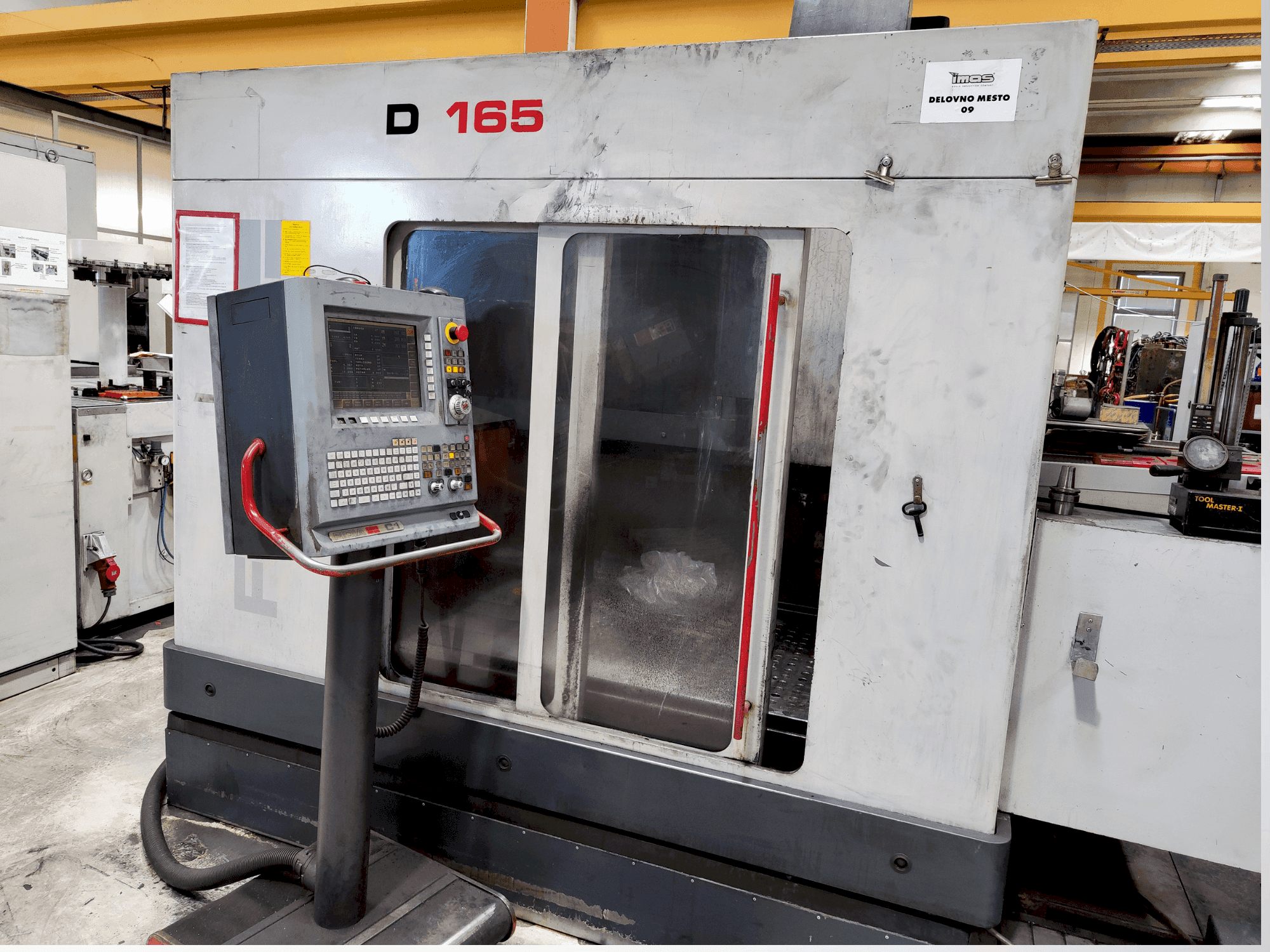 Koneen Fidia D165 3A etunäkymä