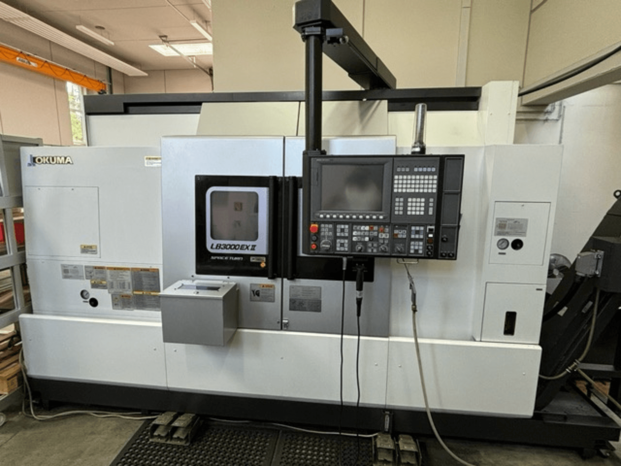 Okuma LB 3000 EXII vaakasuora sorvauskone, etukuva, jossa näkyy ohjauspaneeli ja käyttöominaisuudet.