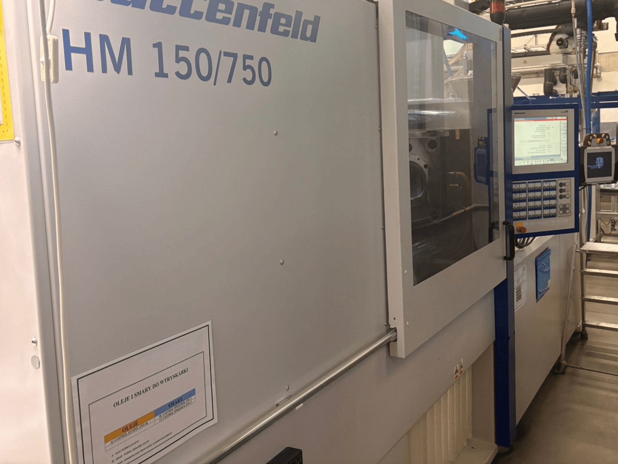 Hoffer Maschinenbau HM 150/750 -ruiskuvalukone, etukuva, jossa näkyy ohjauspaneeli ja toimintanäyttö.