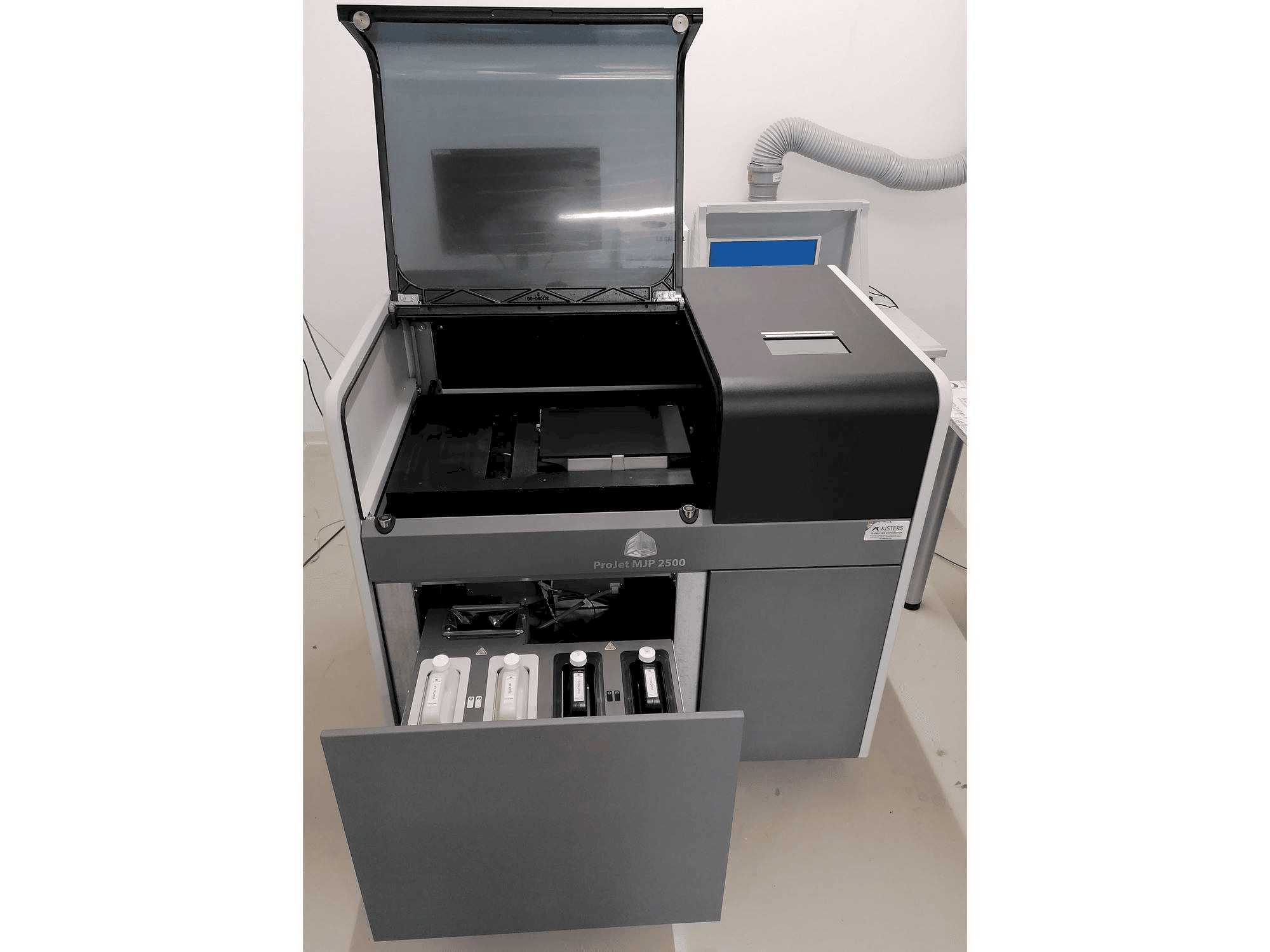 Koneen 3DSYSTEMS ProJet MJP 2500Plus etunäkymä