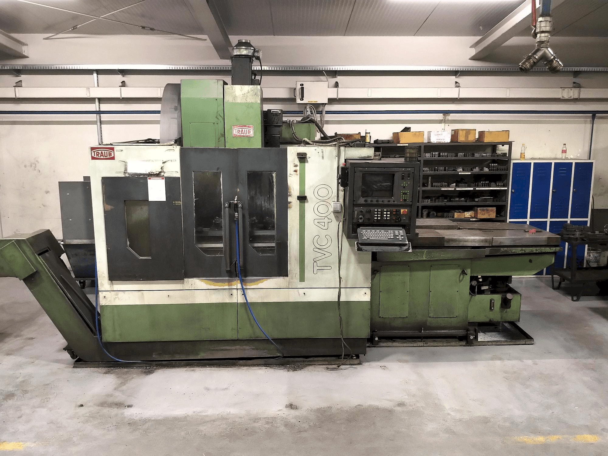 Koneen TRAUB TVC 400 P etunäkymä