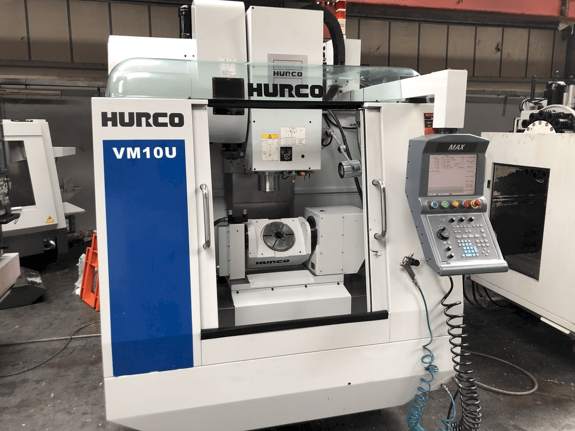 Koneen Hurco VM10U etunäkymä