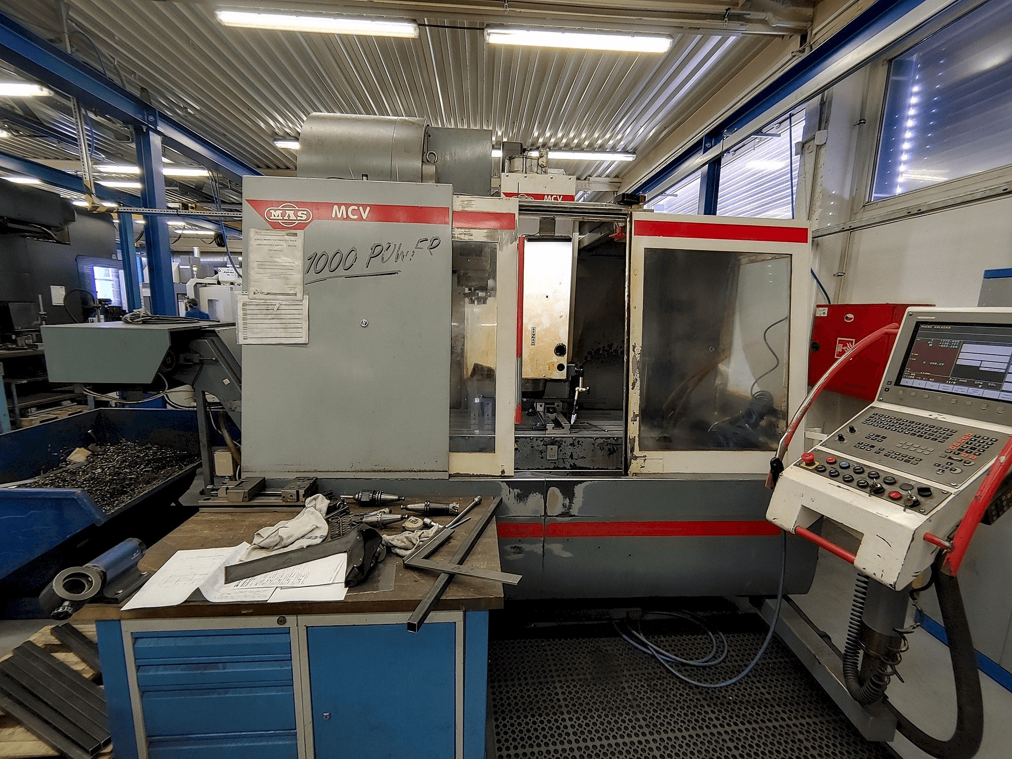 Koneen KOVOSVIT MAS MCV 1000 Power etunäkymä