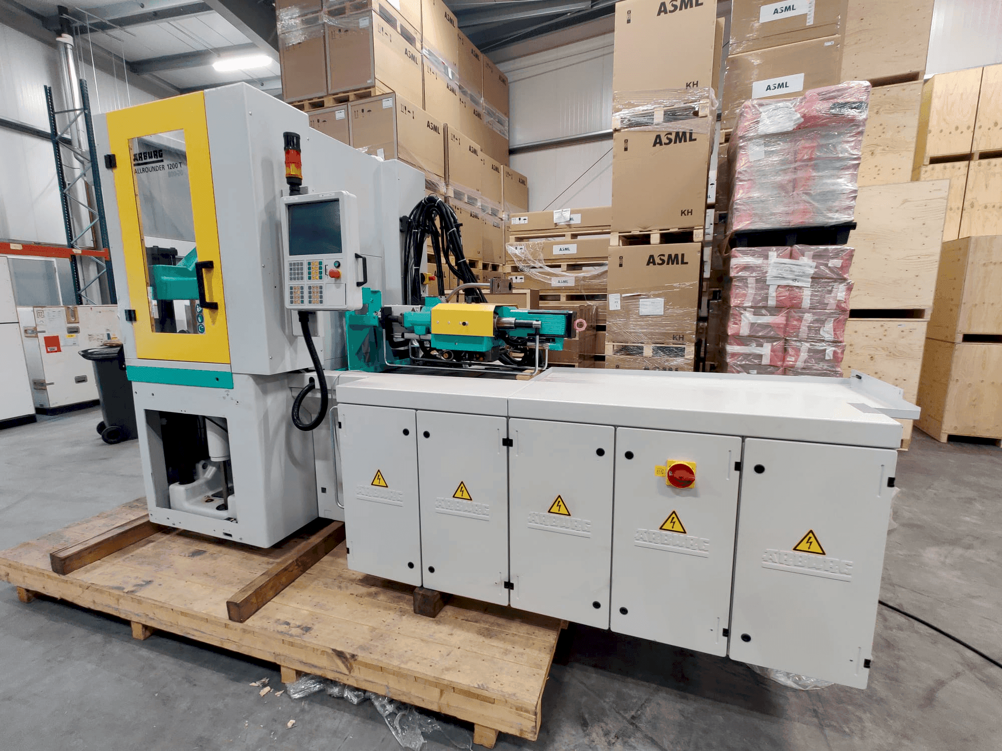 Koneen Arburg ALLROUNDER 1200 T 800-70 etunäkymä