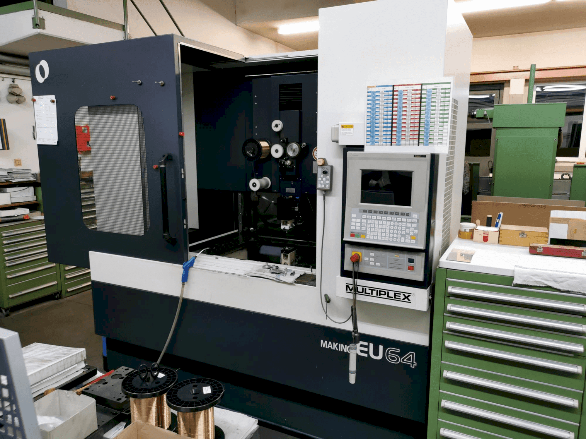 Koneen Makino EU64 etunäkymä