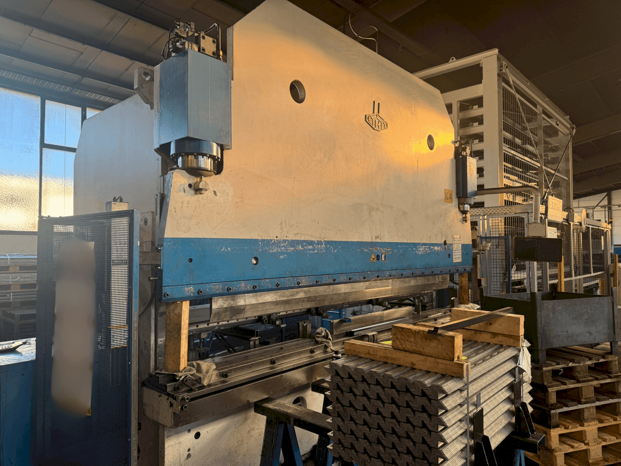 Koneen EHT EHPS 15-40 etunäkymä