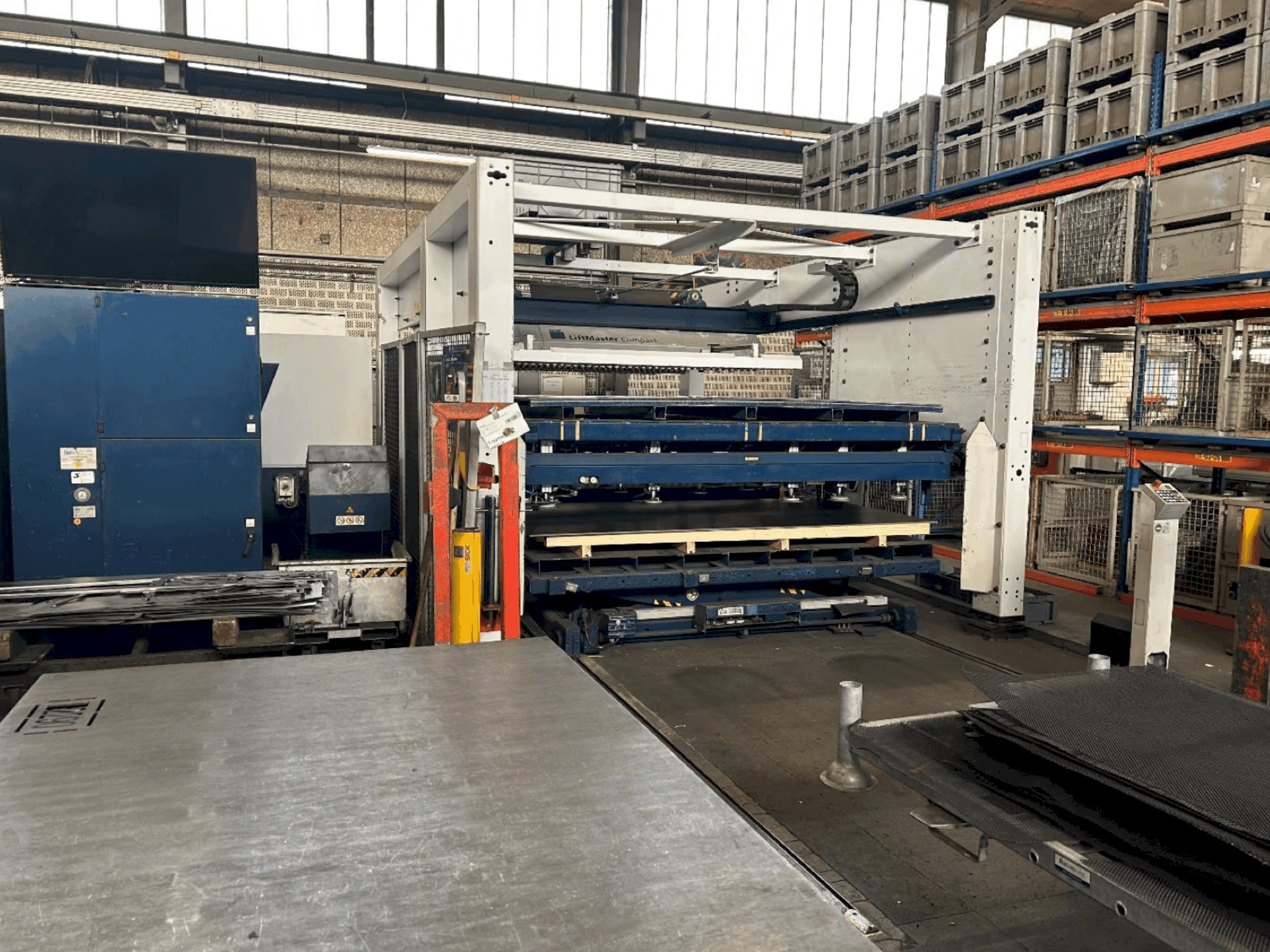 Koneen TRUMPF TruLaser 3030 etunäkymä