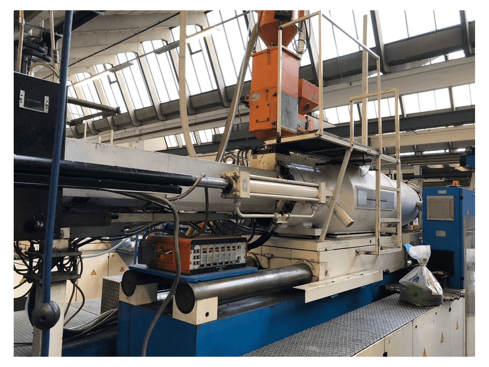 Koneen ENGEL työskentelytila ES 7000/800