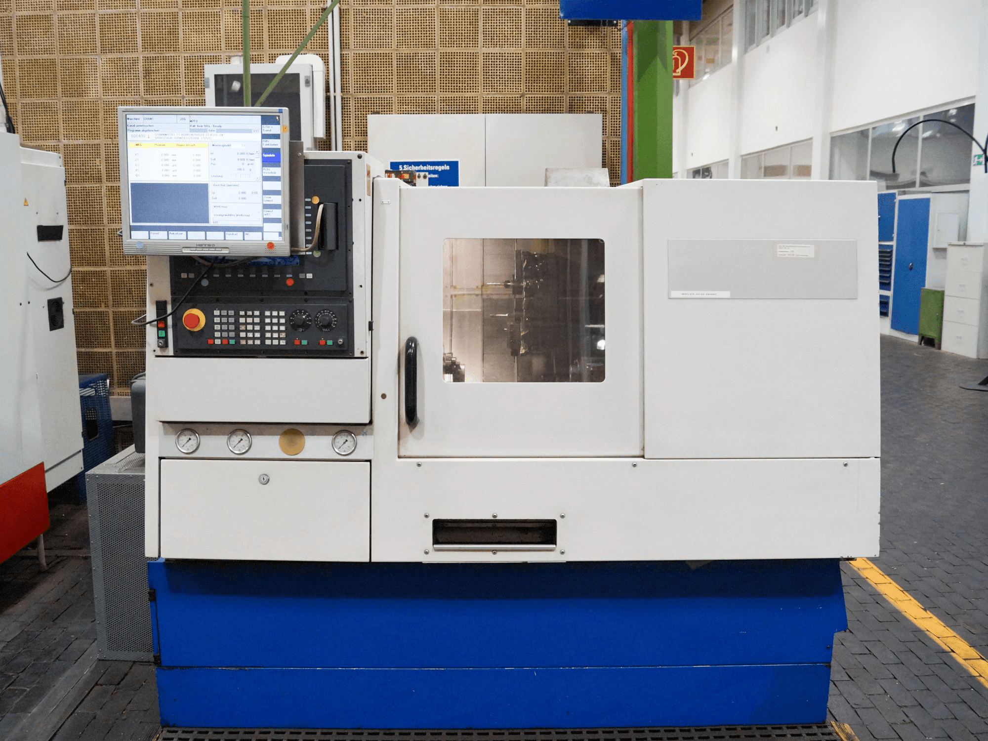 Koneen Weiler etunäkymä DZ 42 CNC
