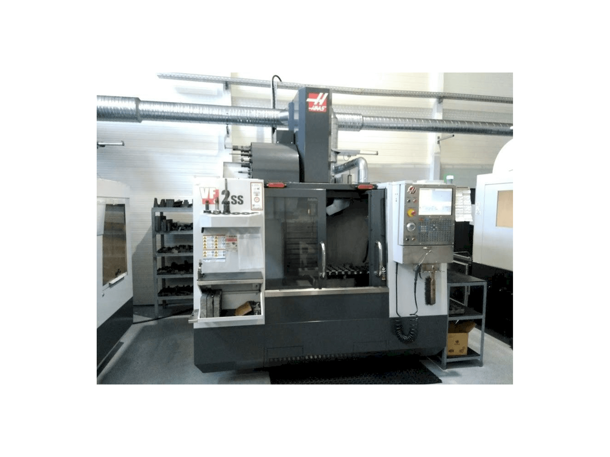Koneen HAAS VF2 SS etunäkymä