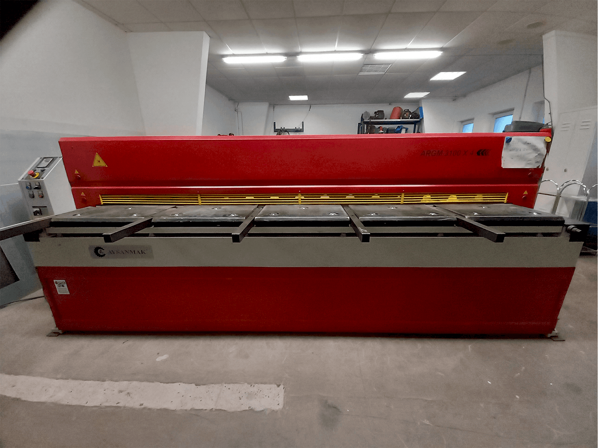 Koneen AYSANMAK ARGM 3100 x 4 etunäkymä