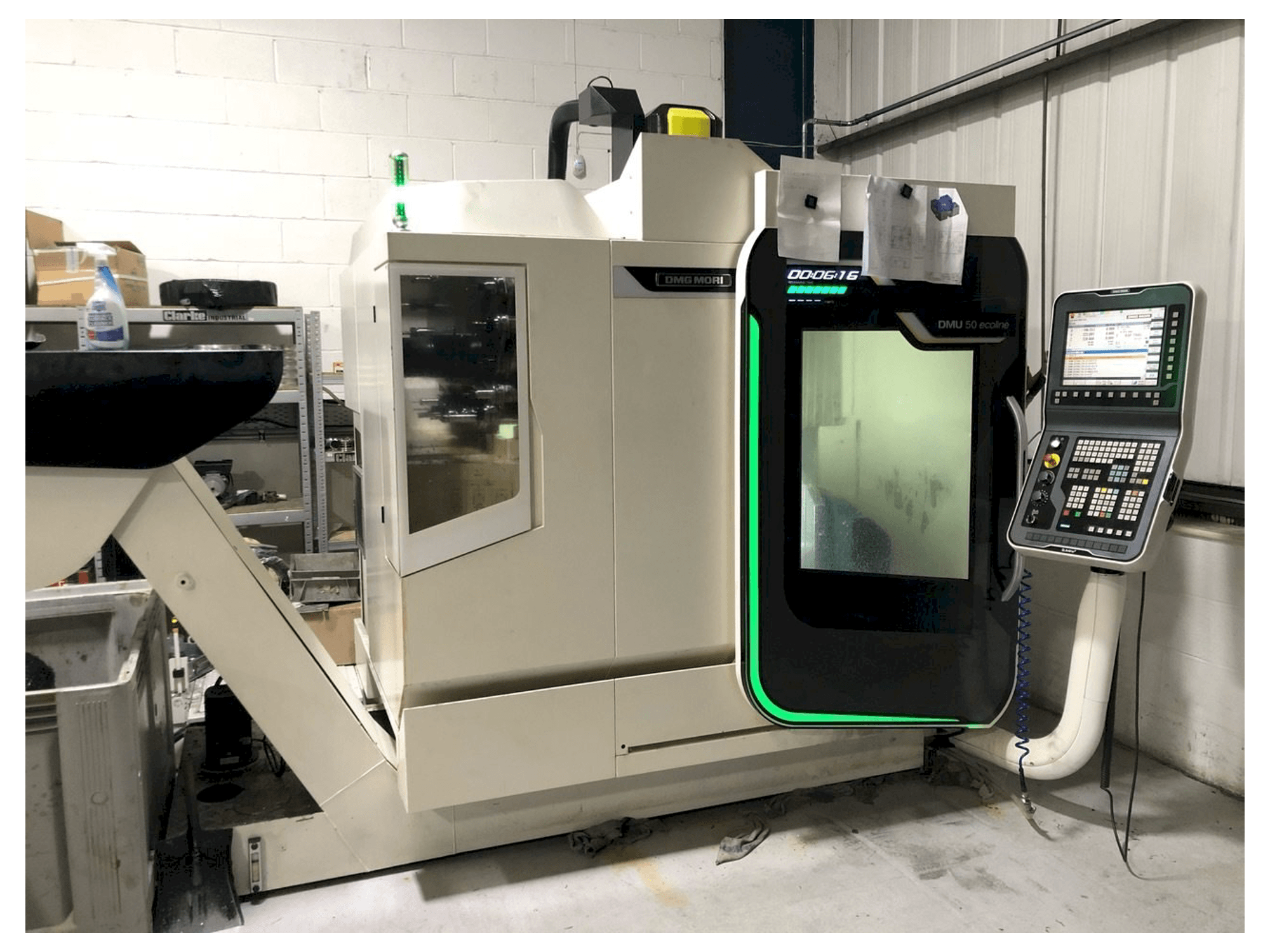 Koneen DMG MORI DMU 50 ecoline etunäkymä