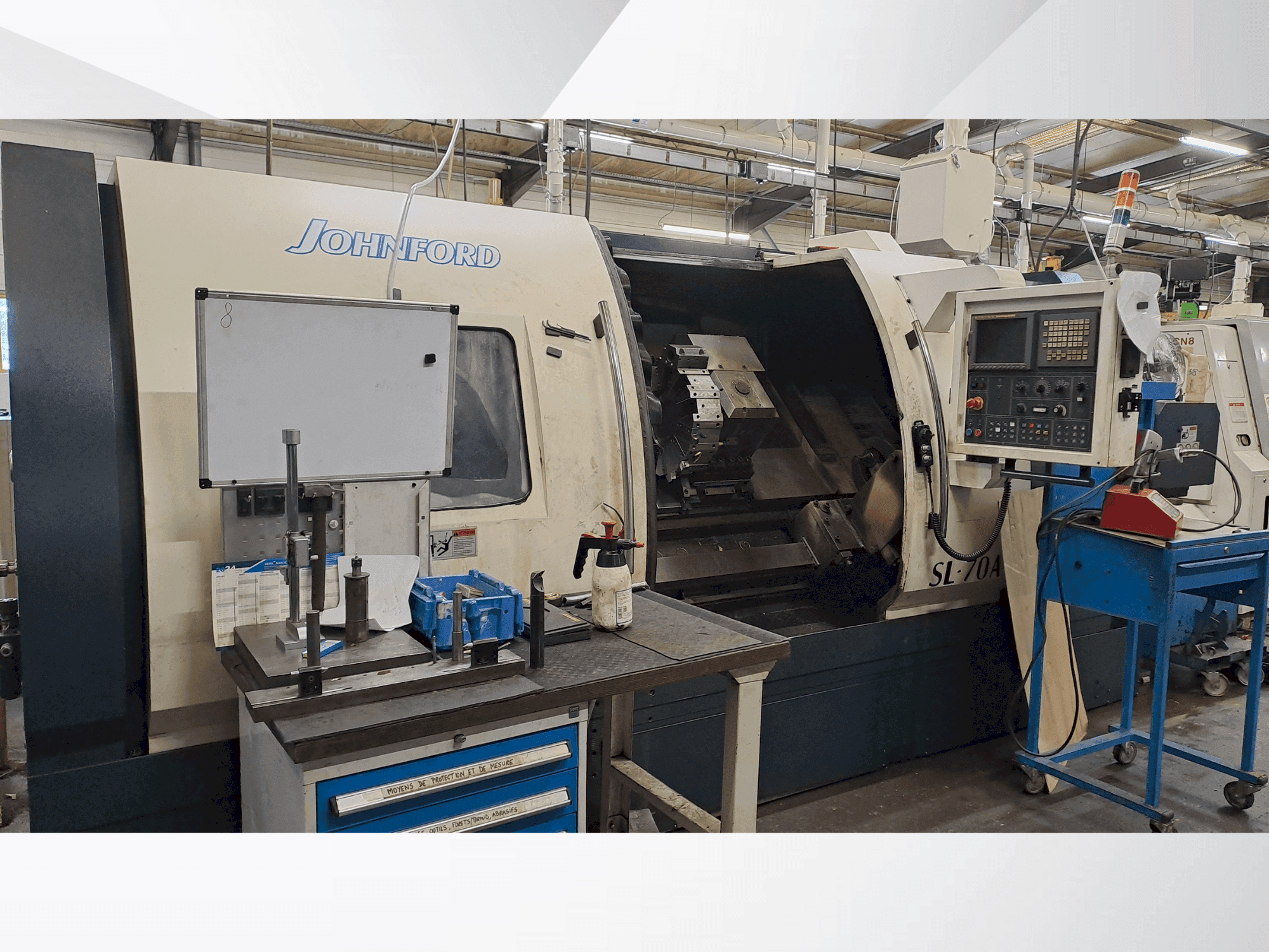 Koneen Johnford SL-70A etunäkymä