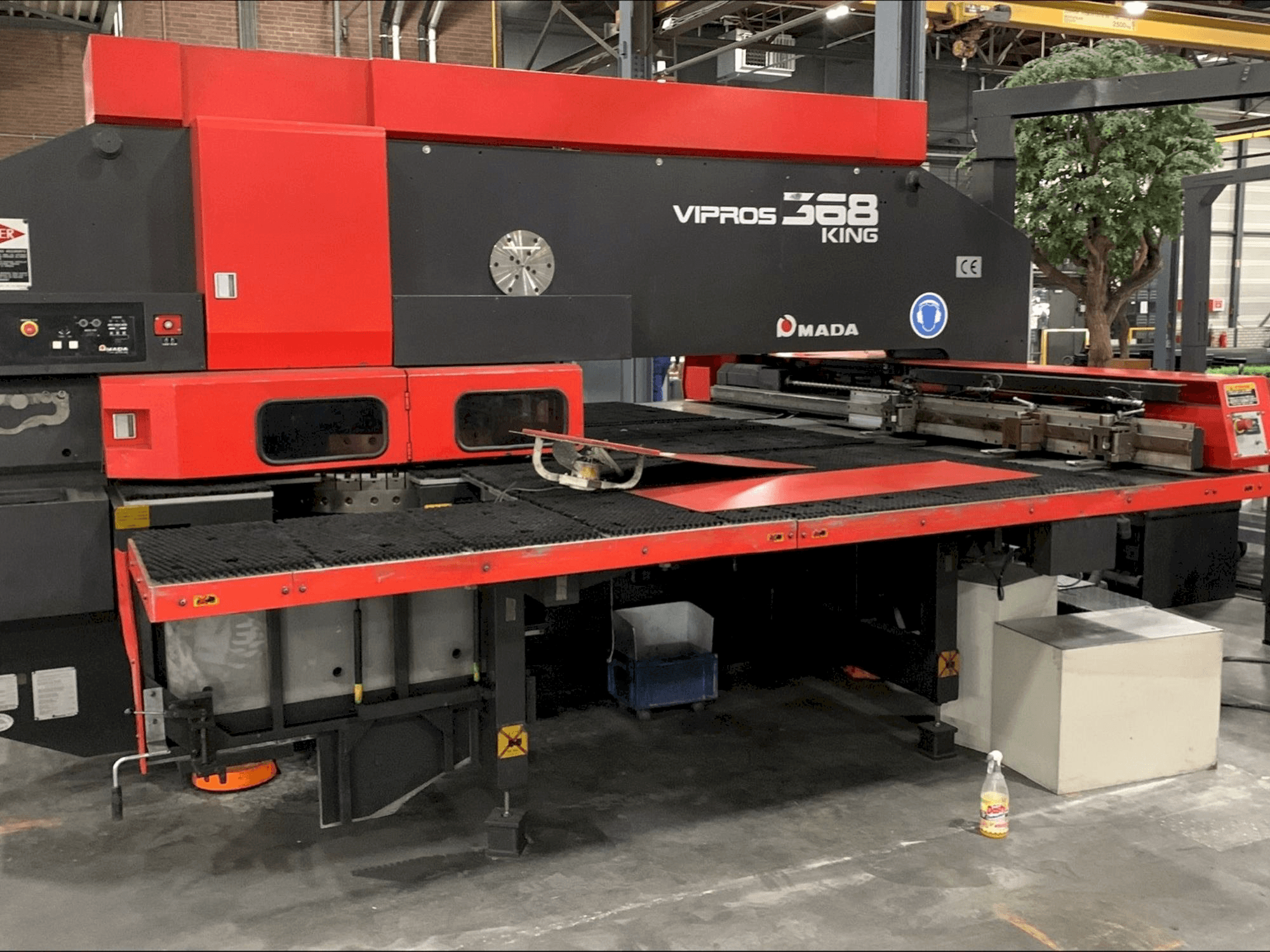 Koneen AMADA Vipros 368 King etunäkymä