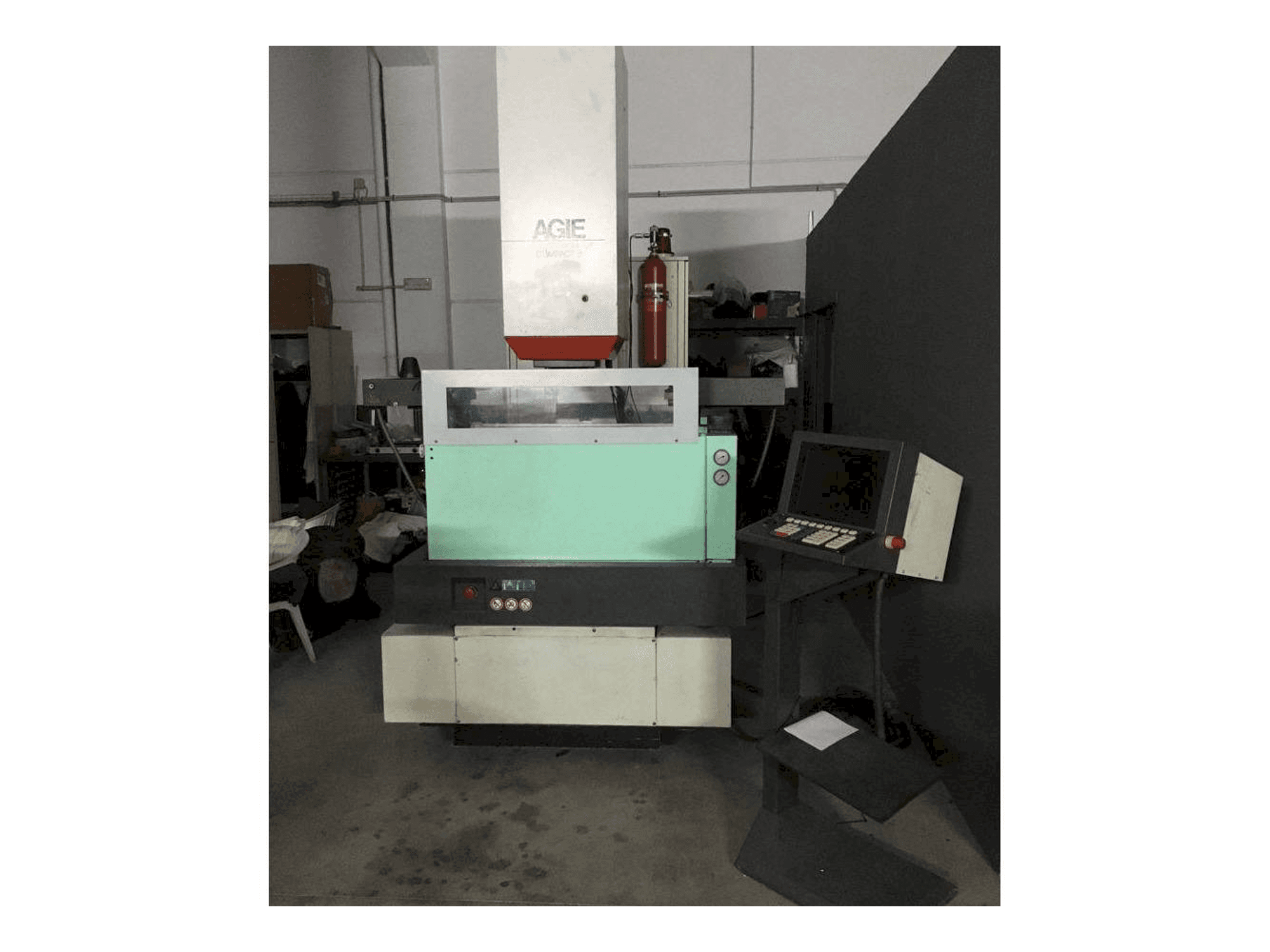 Koneen AGIE Agietron Compact 3 etunäkymä