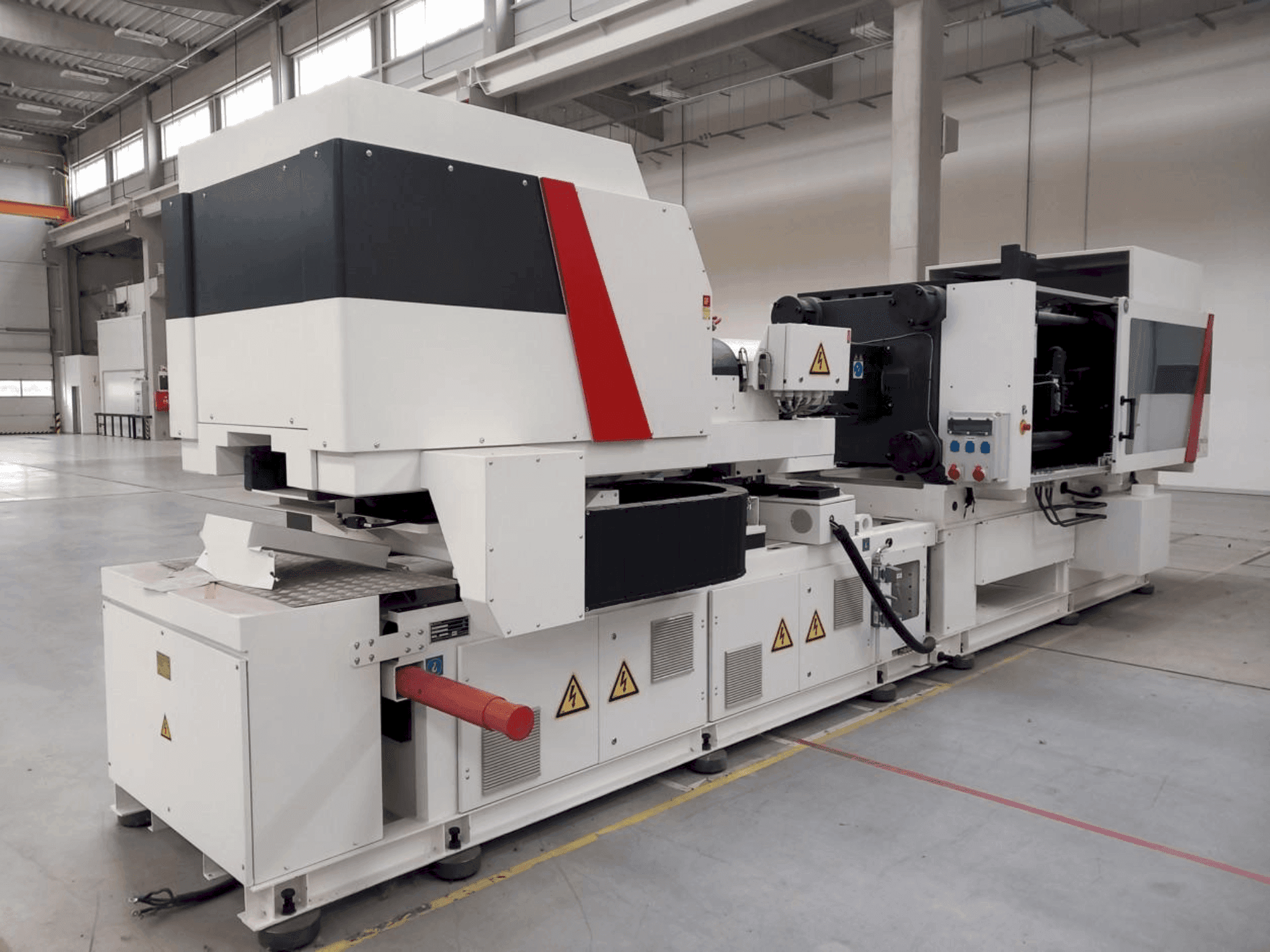 Koneen Milacron Elektron Evo 350 etunäkymä