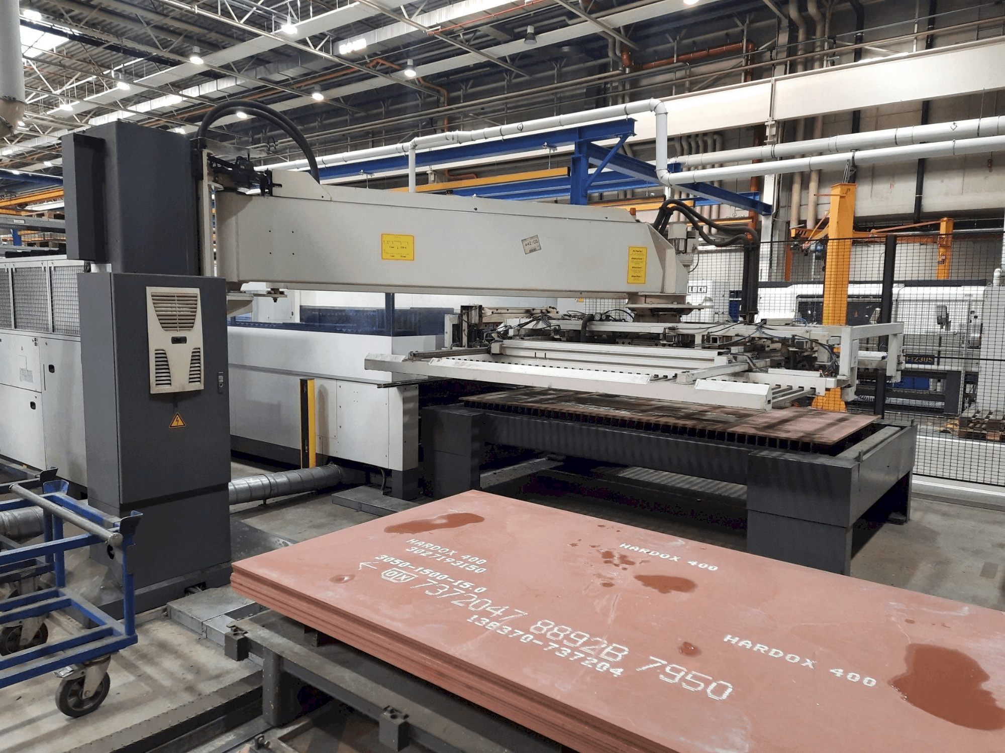 Koneen Trumpf L3030 vasemman sivun näkymä