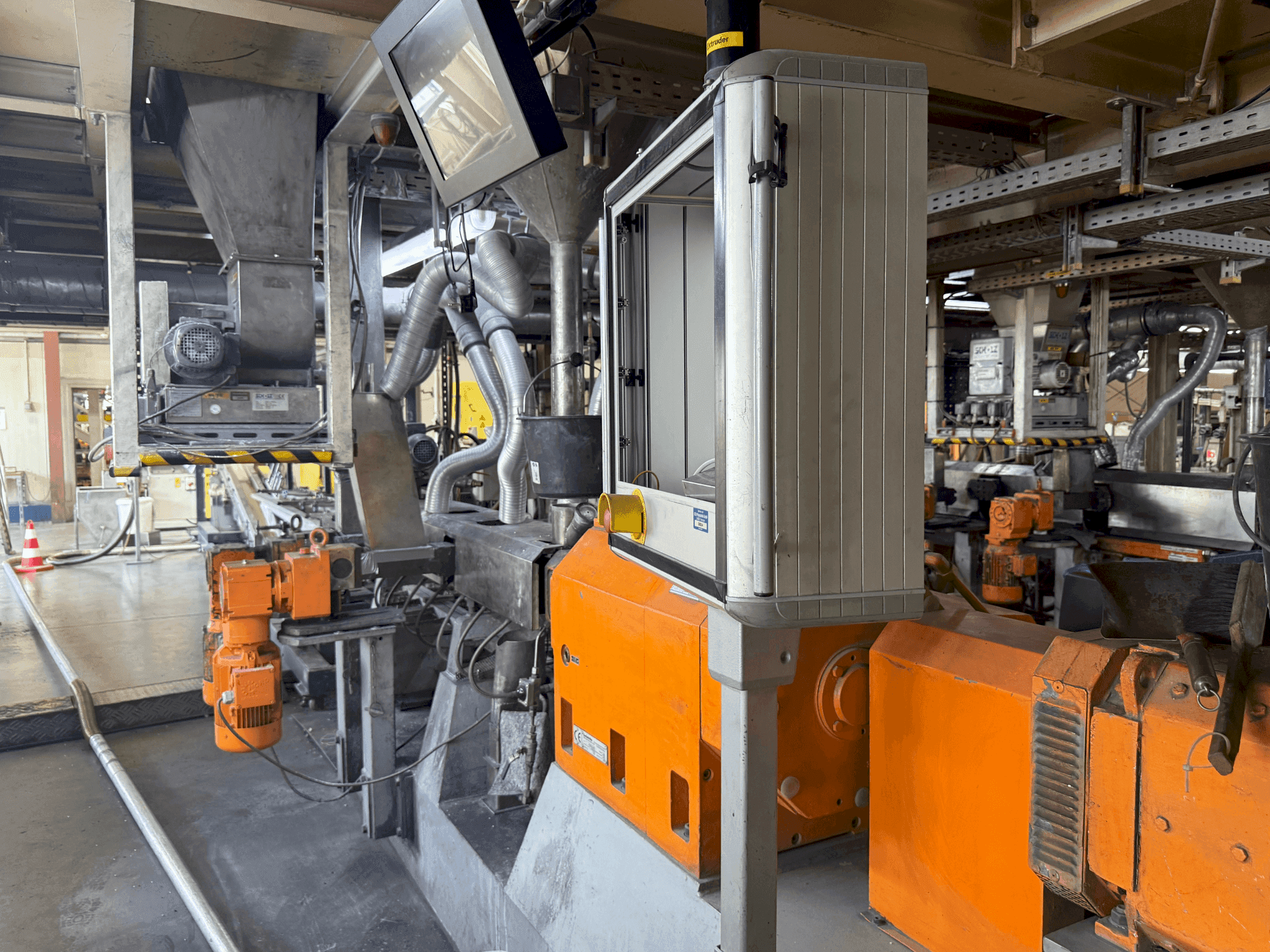 Koneen Leistritz ZSE 50HP-40D vasemman sivun näkymä