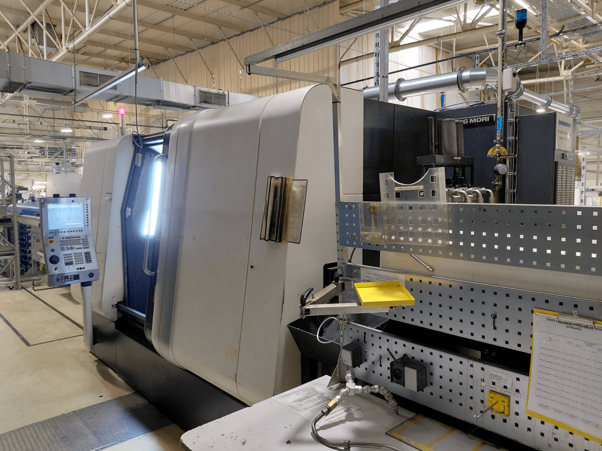 Monikarainen sorvauskone DMG MORI Sprint 65 linear, etukuva, jossa näkyy ohjauspaneeli ja koneen ominaisuudet.