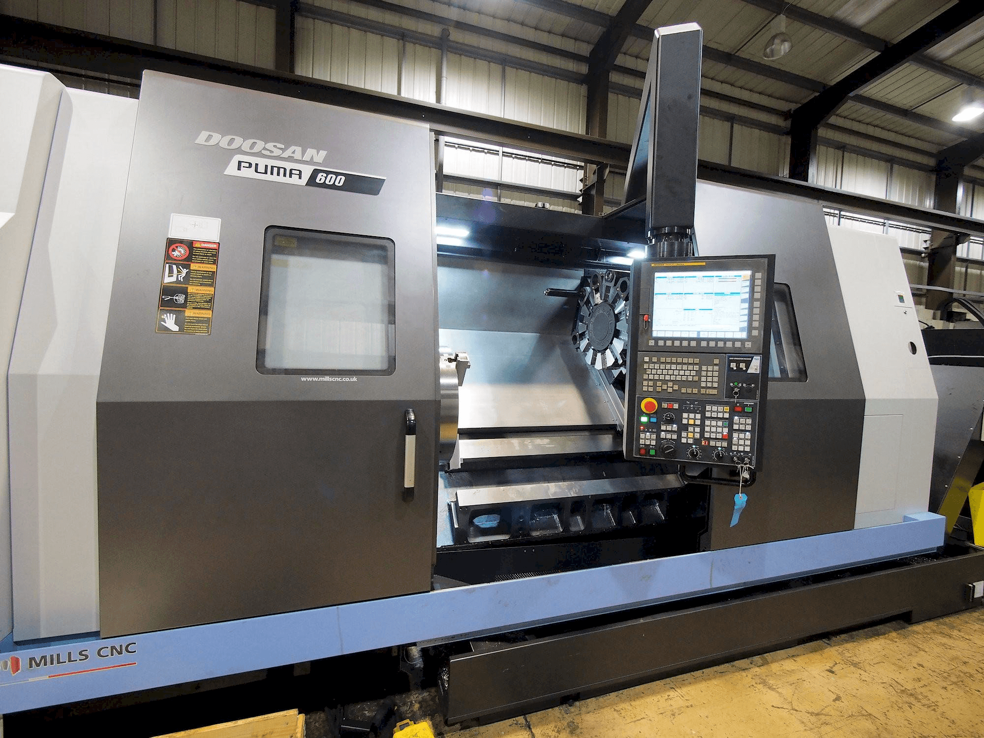 Koneen Doosan Puma 600 etunäkymä