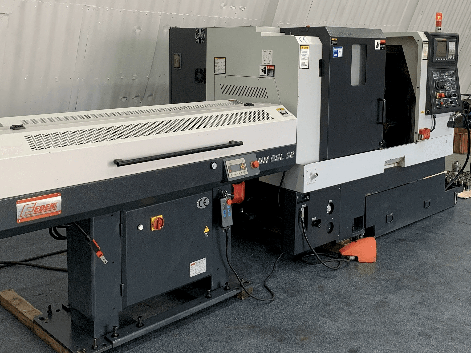 Koneen Leadwell T-6 etunäkymä