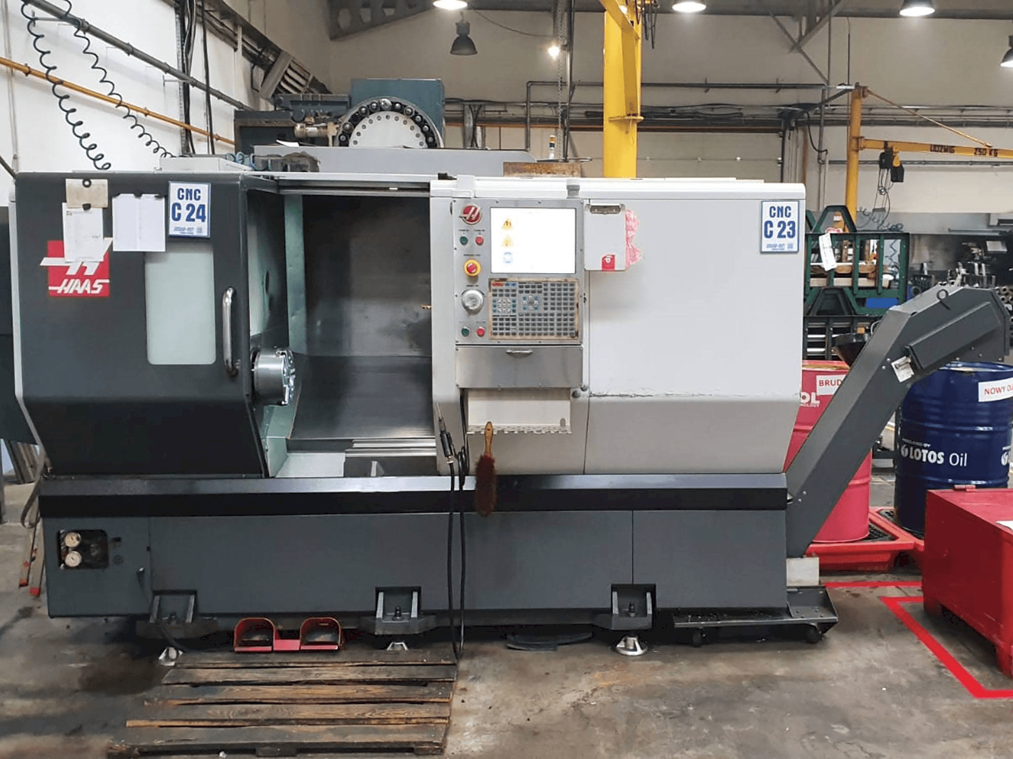 Koneen HAAS ST-30 etunäkymä