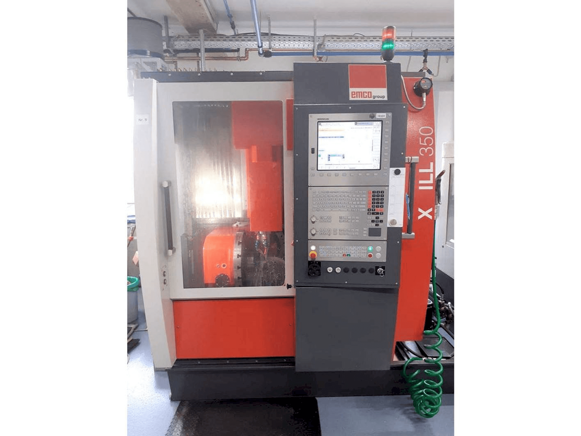 Koneen EMCO Maxxmill 350 etunäkymä