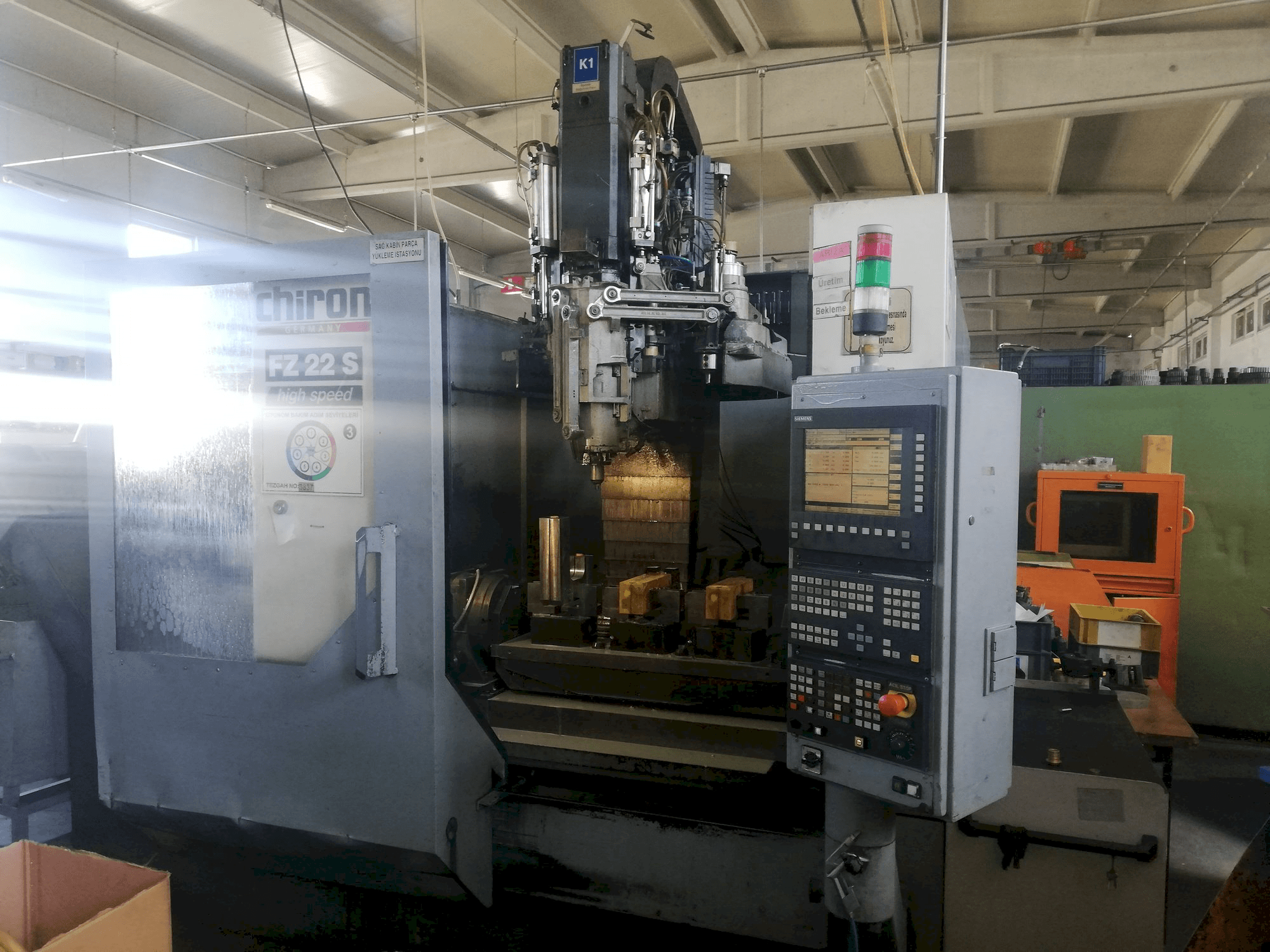 Koneen CHIRON FZ 22 S etunäkymä